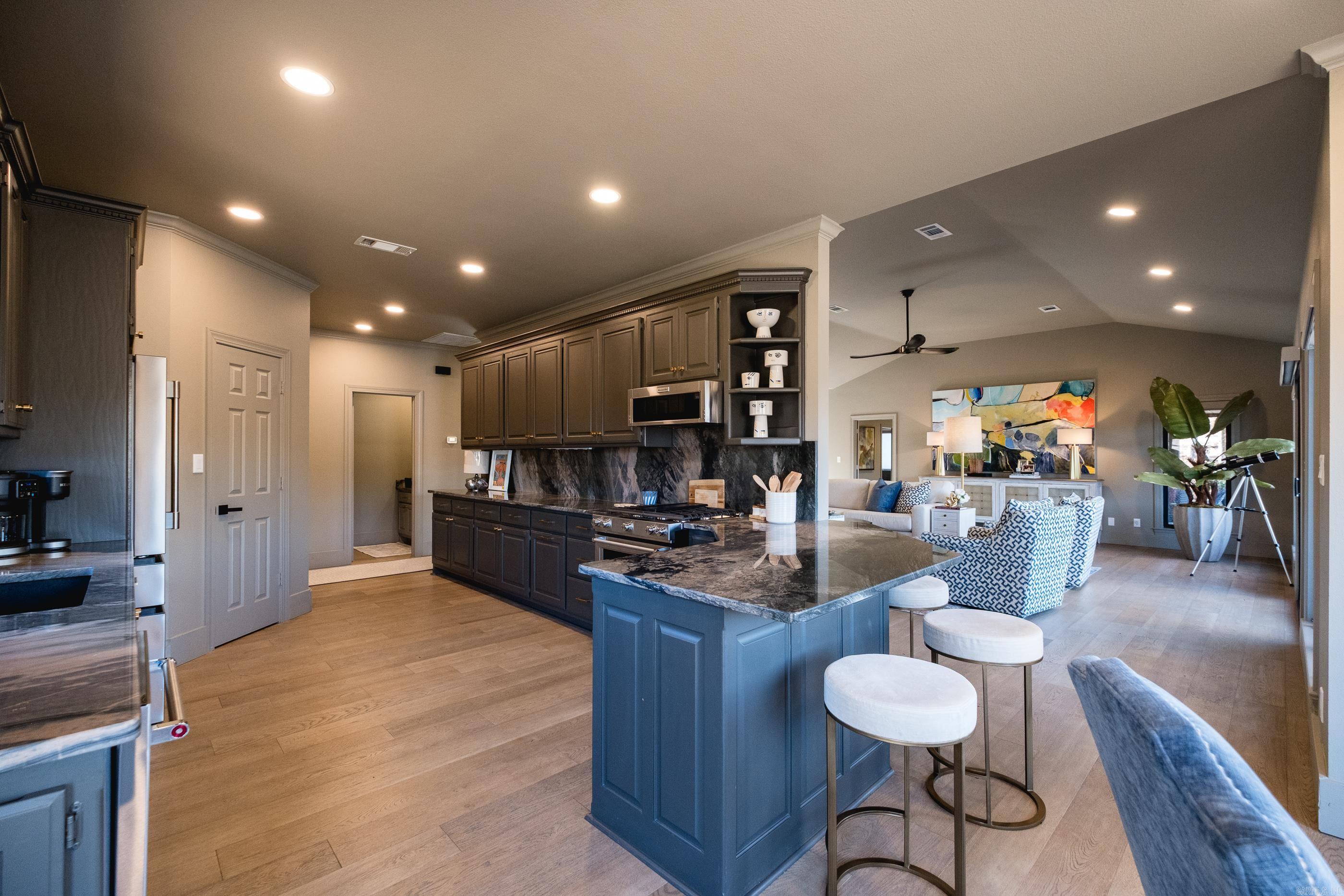 LAKE FOREST SHORES - Residential