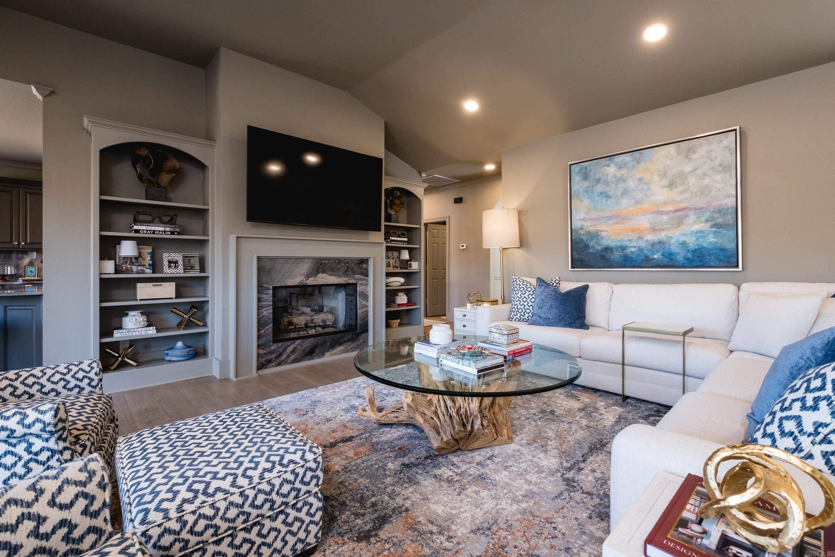 LAKE FOREST SHORES - Residential