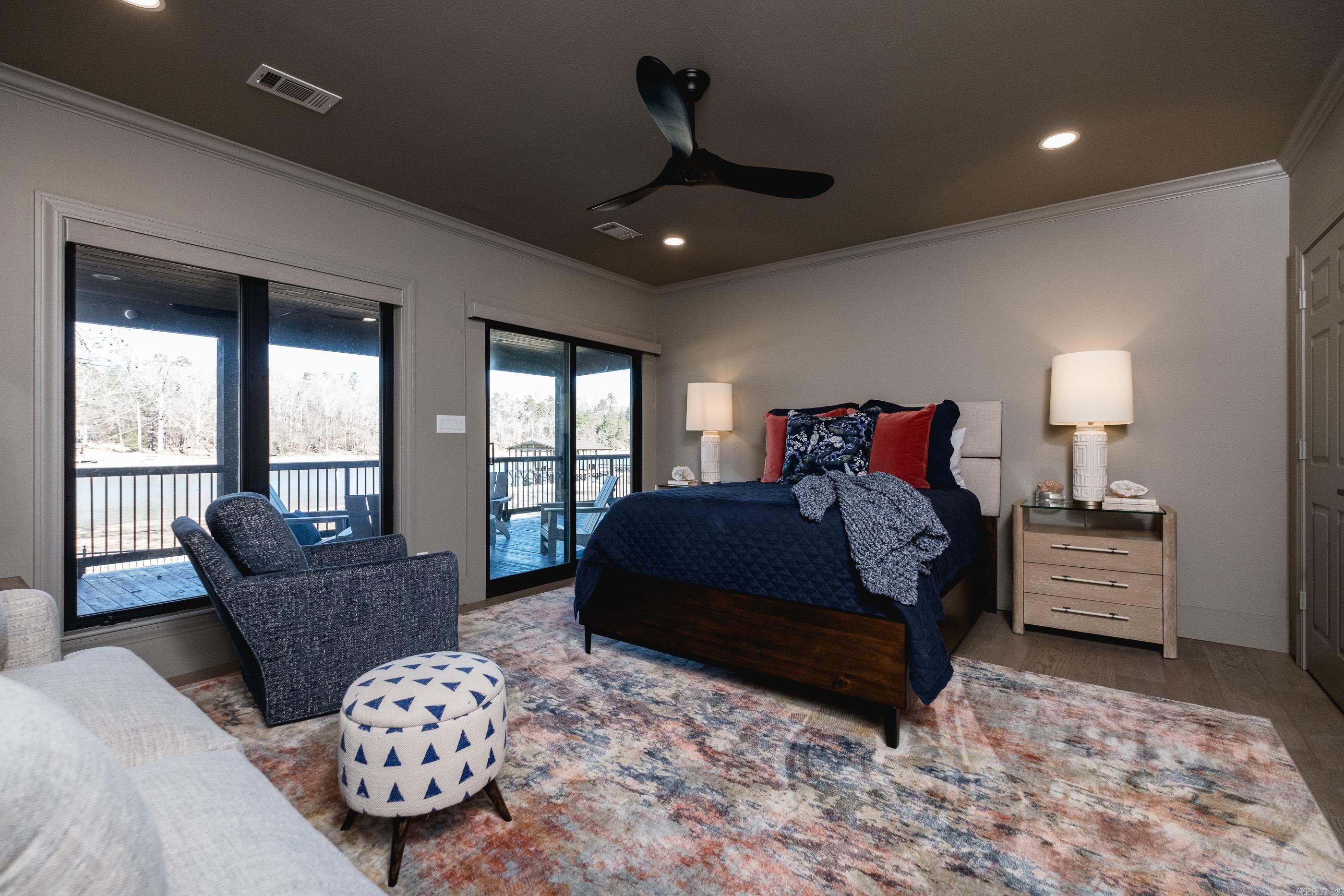 LAKE FOREST SHORES - Residential