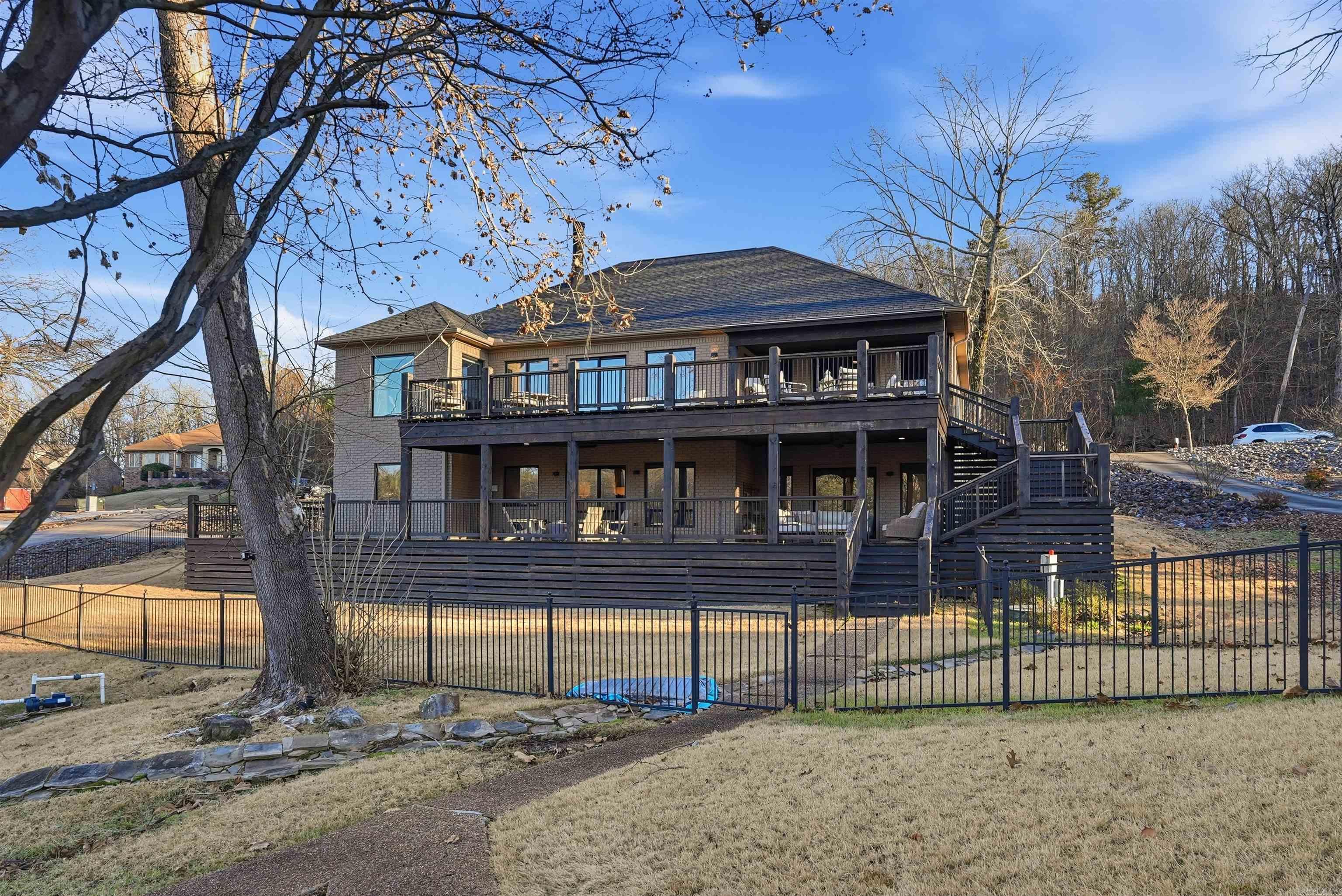 LAKE FOREST SHORES - Residential