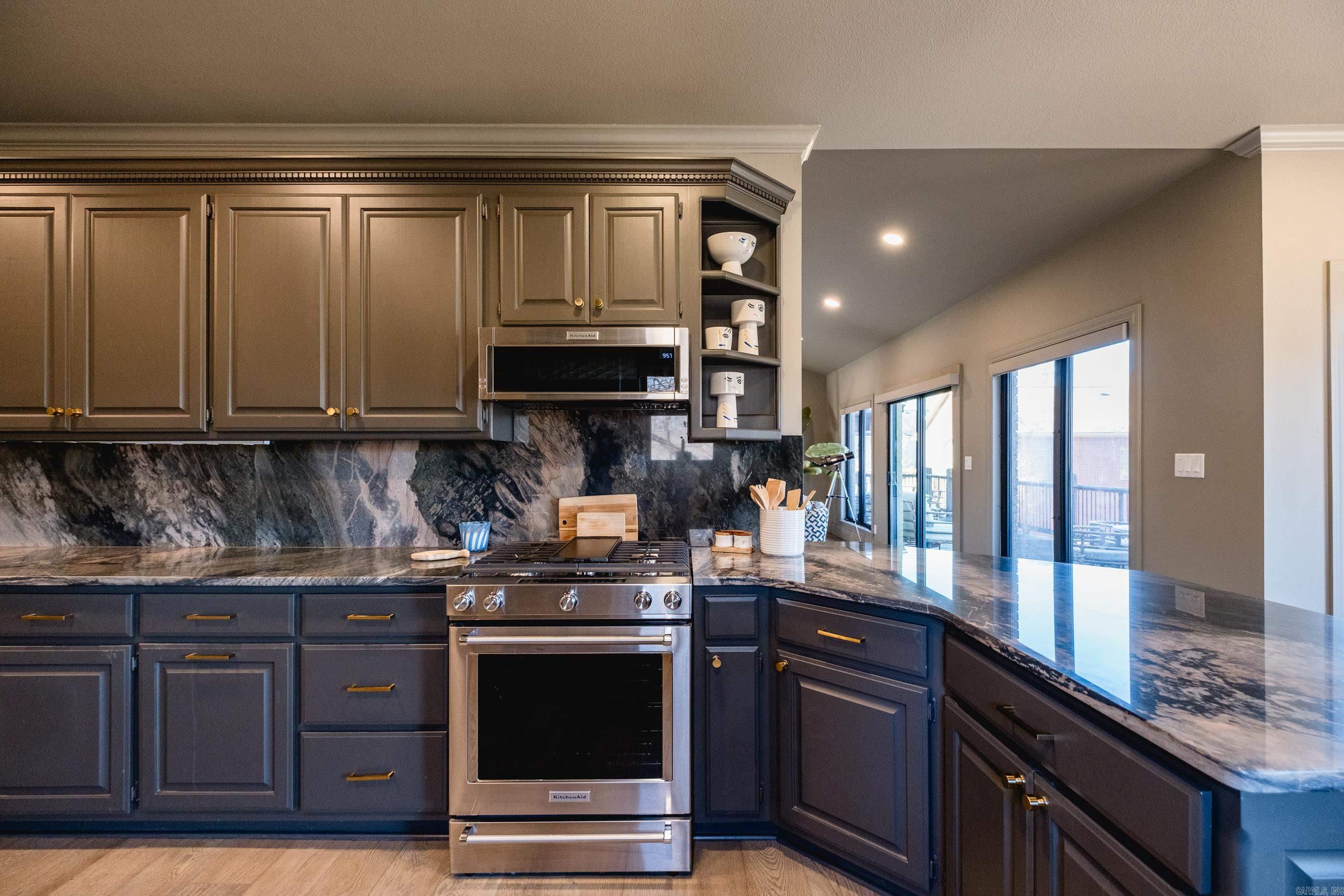 LAKE FOREST SHORES - Residential