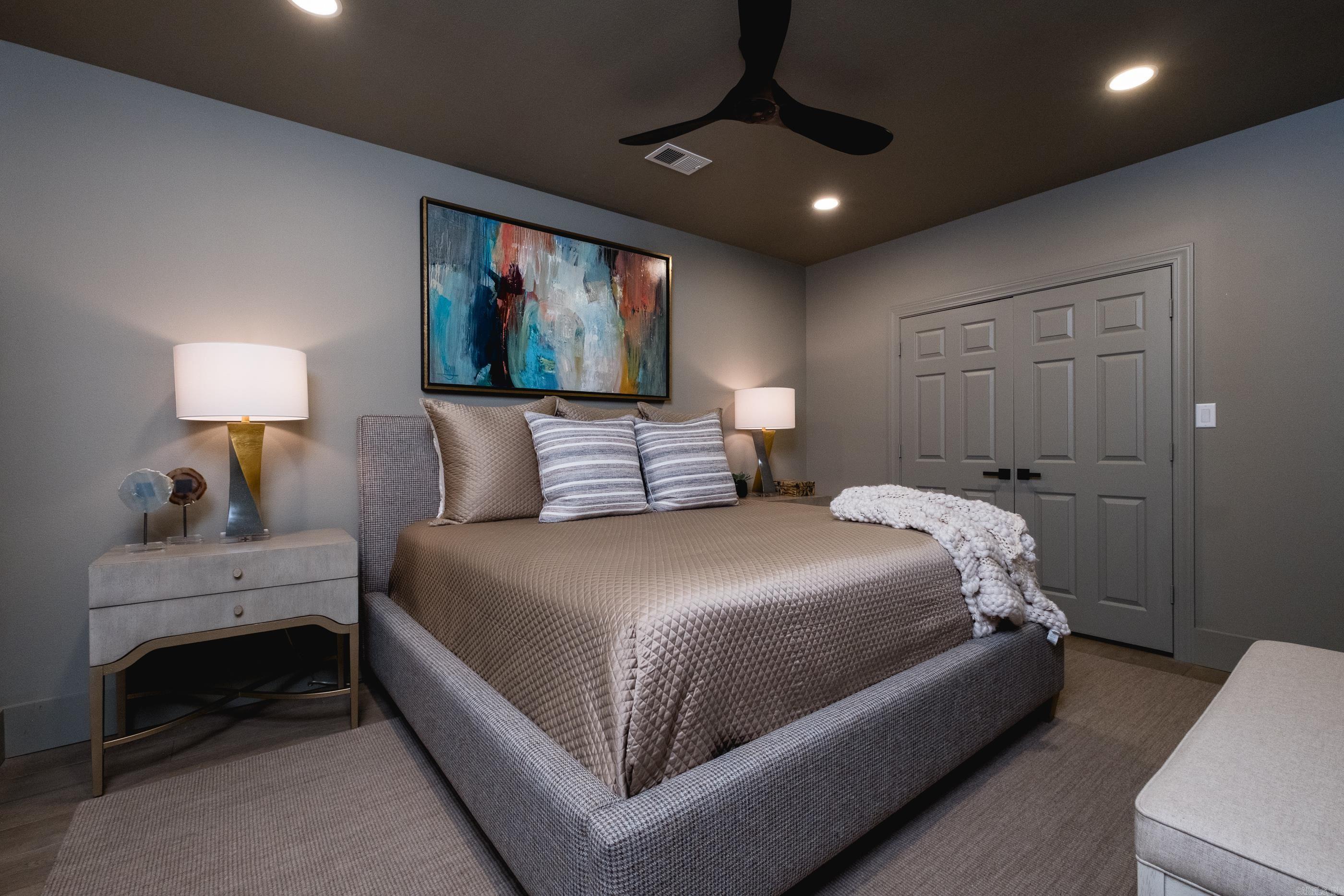 LAKE FOREST SHORES - Residential