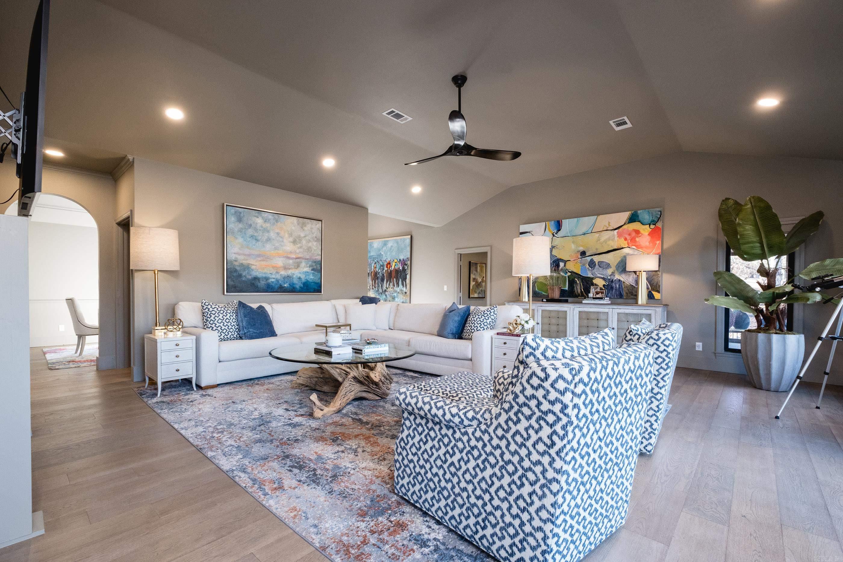 LAKE FOREST SHORES - Residential