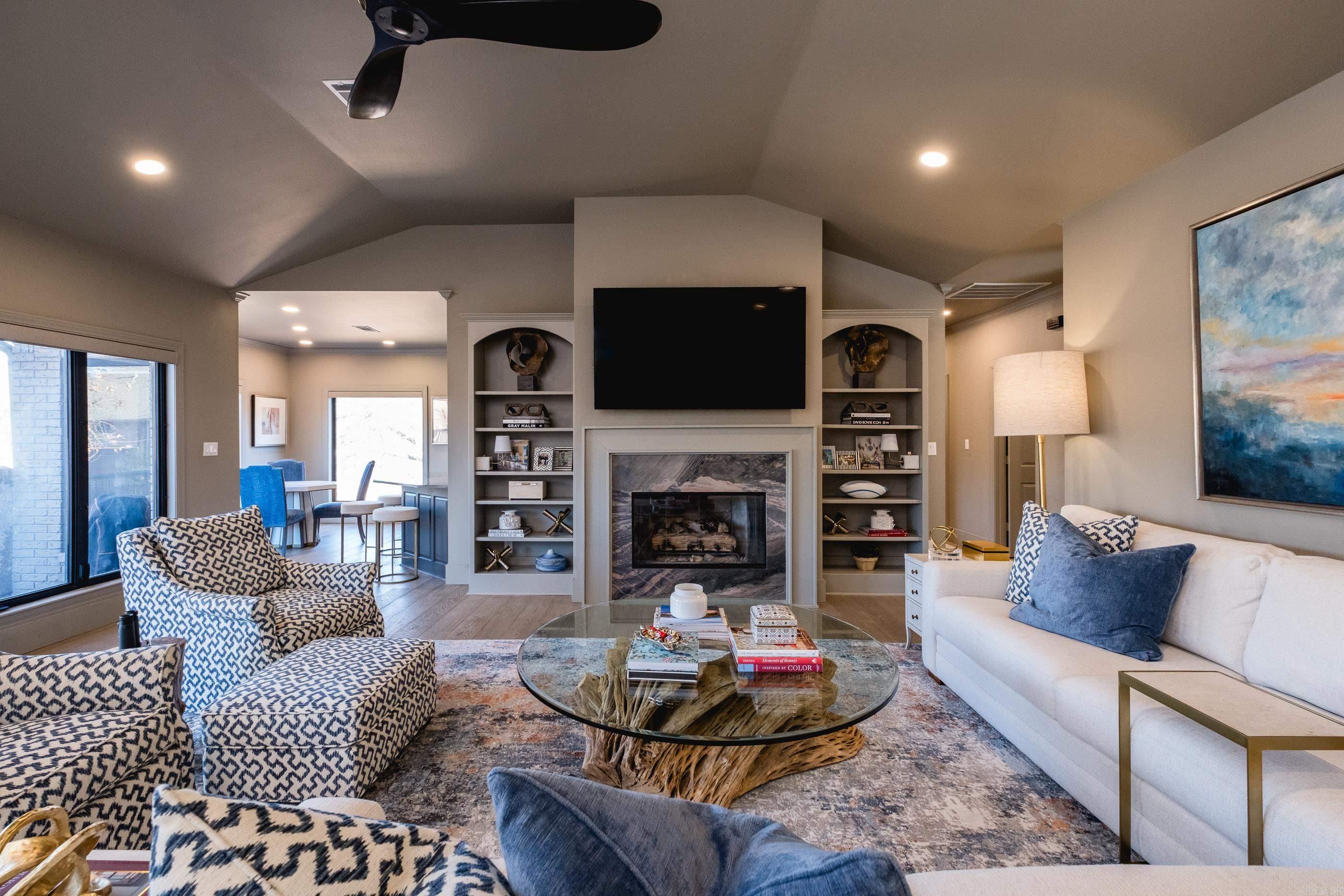 LAKE FOREST SHORES - Residential