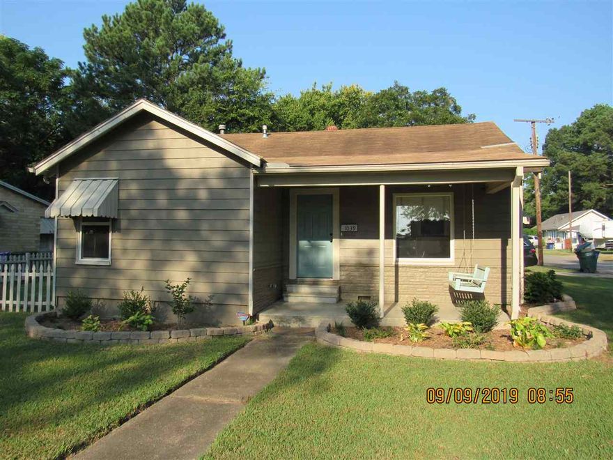 Well maintained updated 2 bedroom home, laminate floors throughout, all kitchen appliances including refrigerator, separate washer & dryer hook-ups, spacious bedrooms, corner lot, 1 car carport.