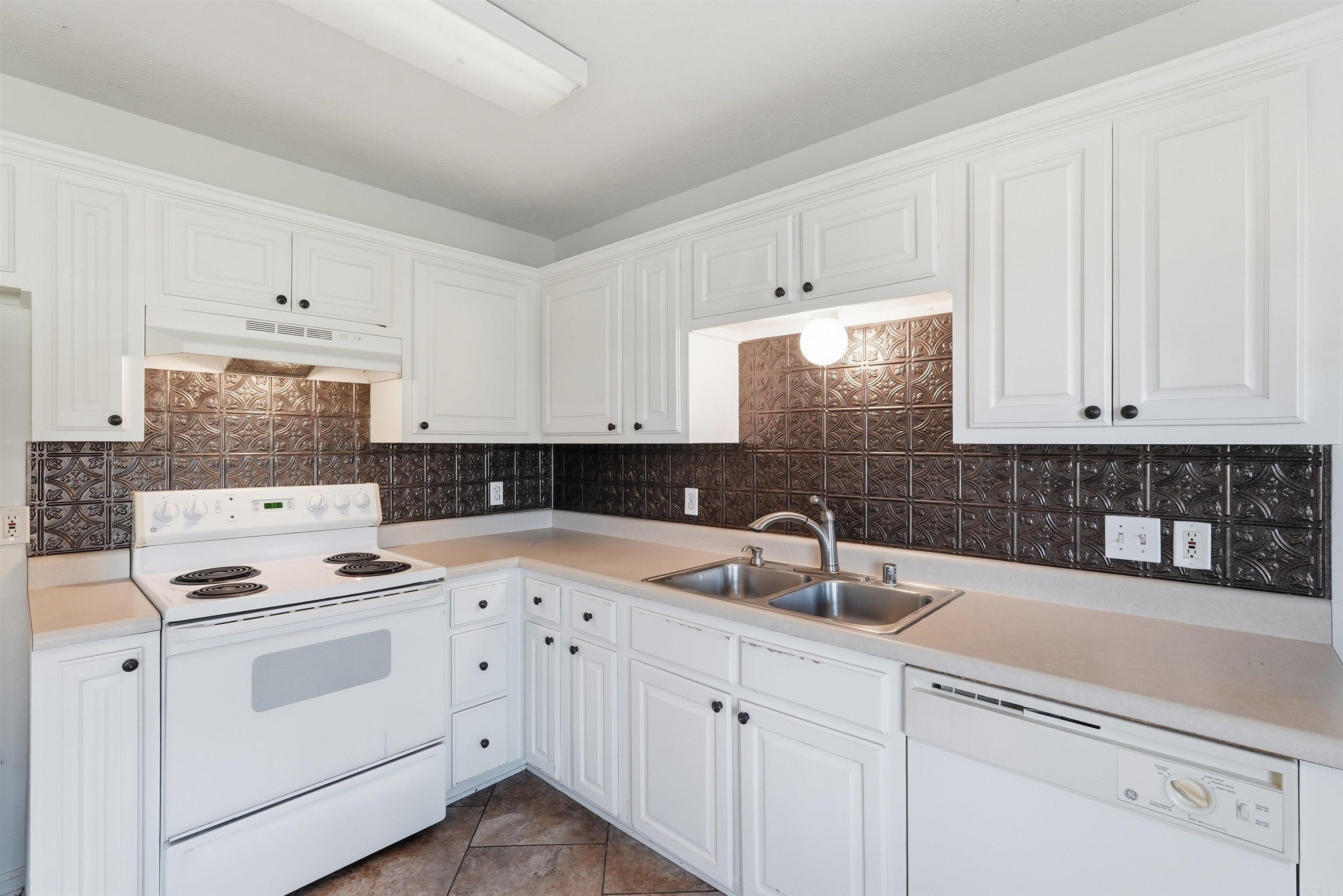 THE FALLS P.U.D. - Residential