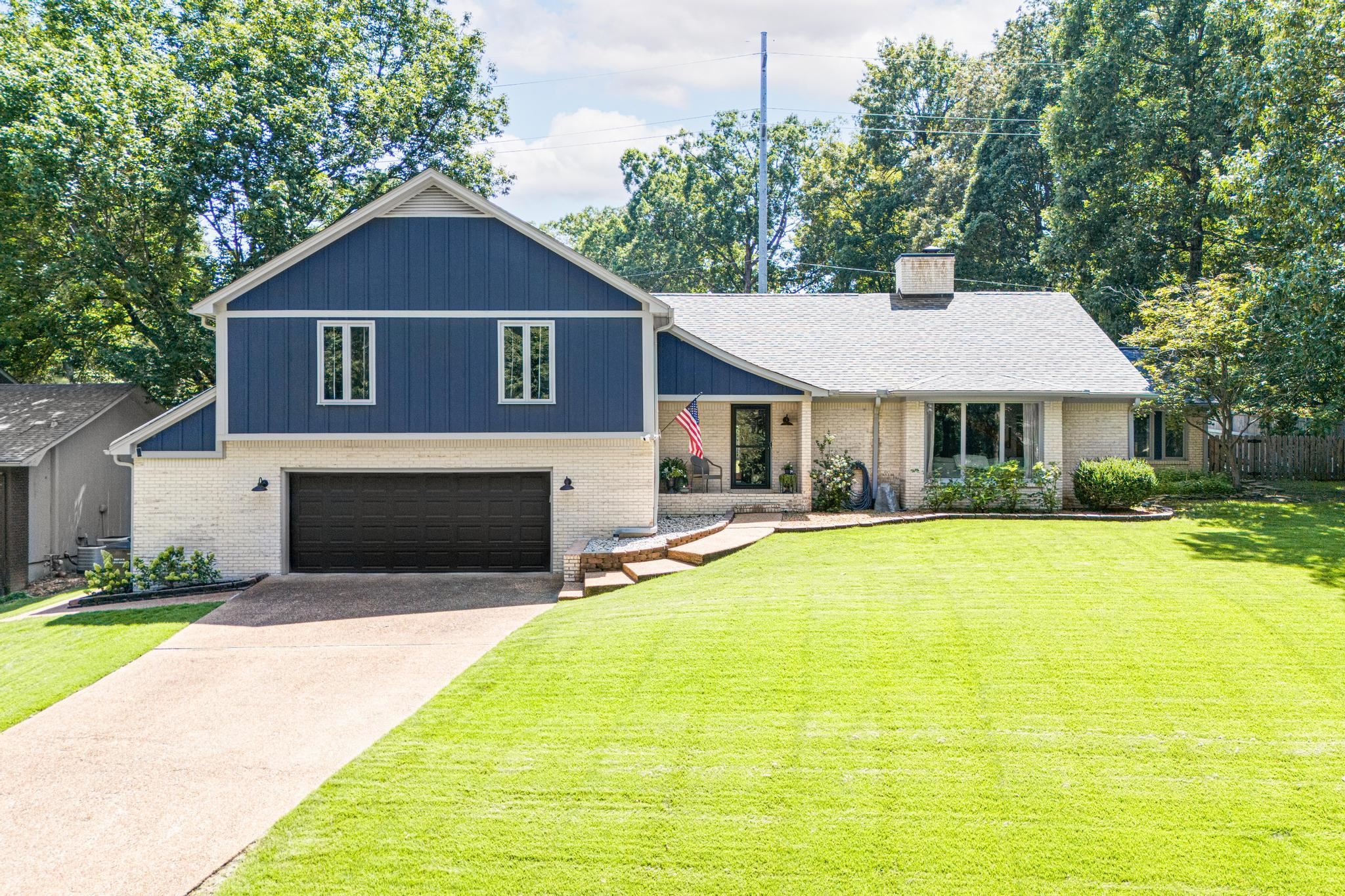 WOODLAND HILLS - Residential