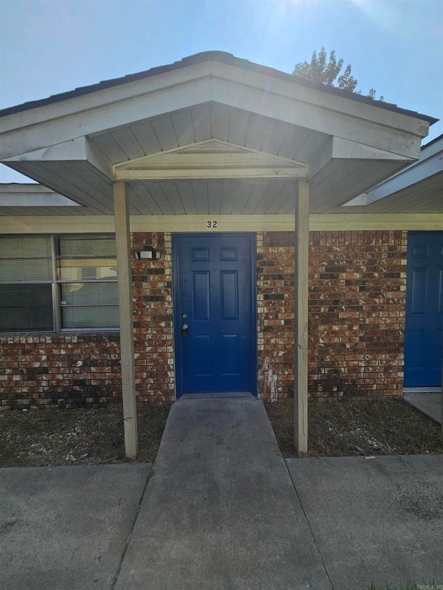 Looking for a 1-bed 1-bath apartment. This newly remodeled apartment is available. It includes a patio and storage. Lawncare, gas, and water are included in the monthly rent. Call today to set up your showing. The monthly rent is $750 The deposit is $750