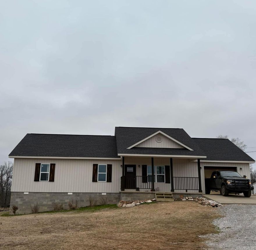 House, 3 bed 2 bath, bonus room, open floor plan, 10 +/_ Ac.