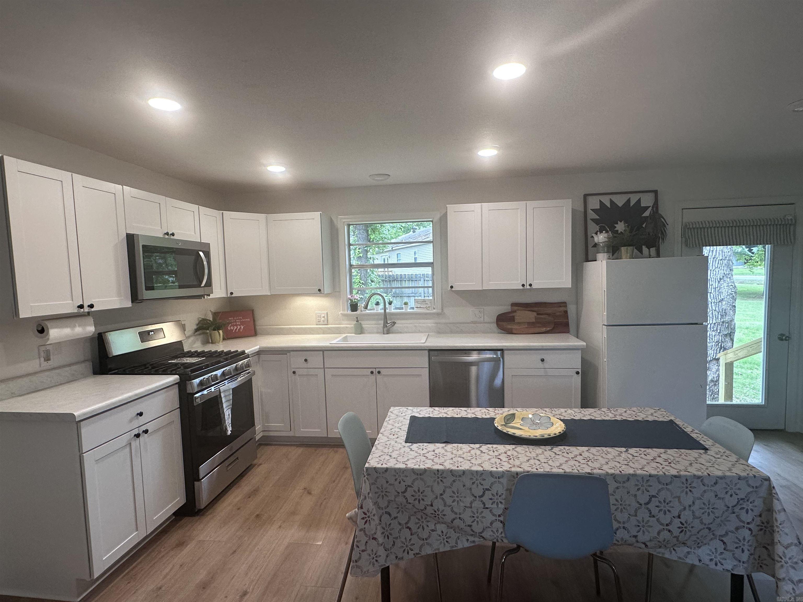 ARROWHEAD VILLAGE - Residential