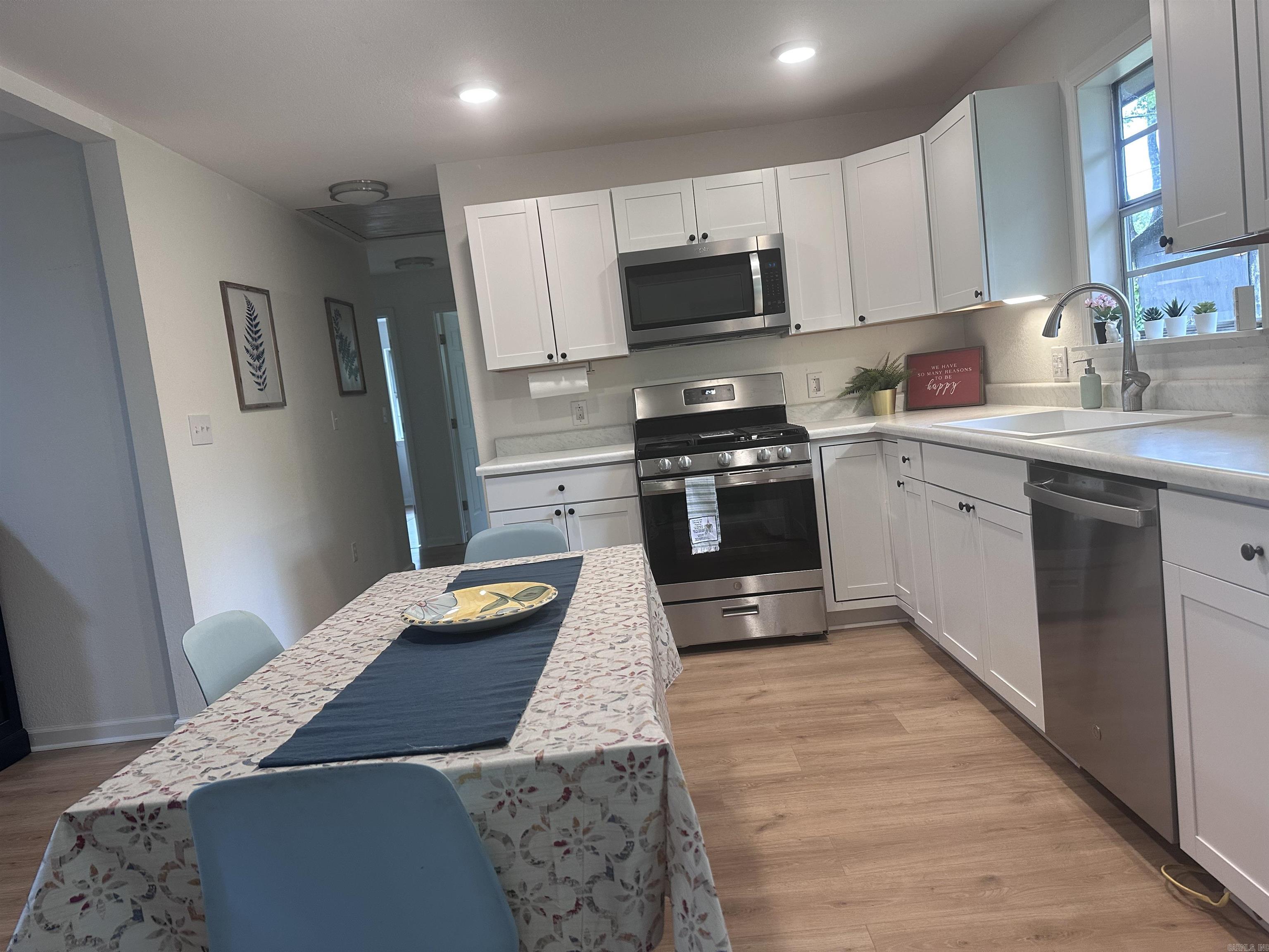 ARROWHEAD VILLAGE - Residential