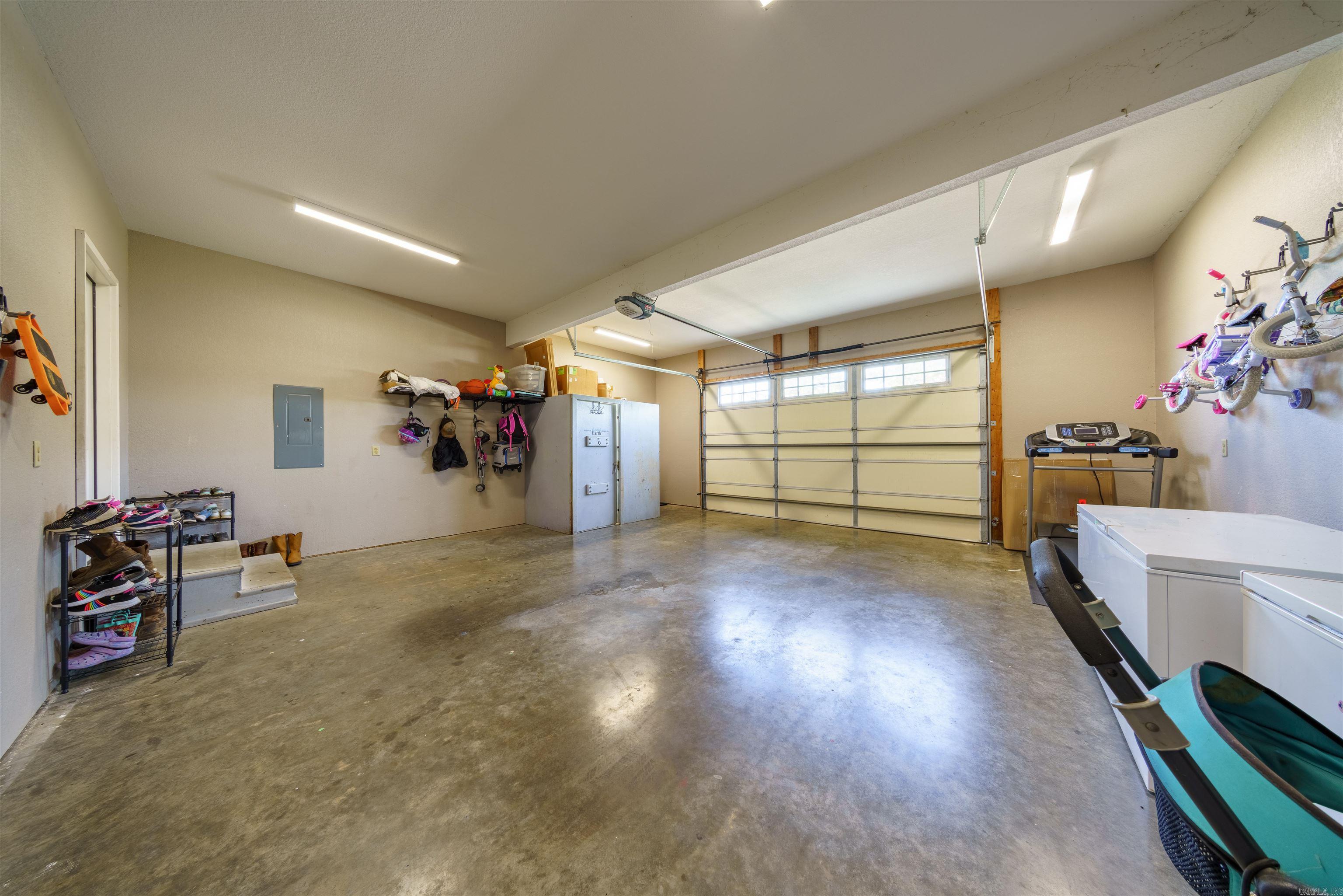 DOUBLE OAK ESTATES - Residential