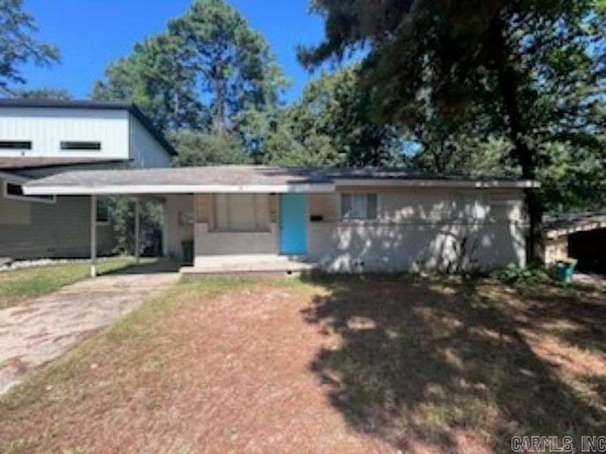 Cute and cozy 3BD/1BA in Little Rock. Hardwood flooring in the living room and bedrooms. Living room opens to dining room that is perfect for enjoying meals for family or friends. Spacious backyard with extra storage shed. This house is conveniently close to UALR campus, shopping, dining, and much more! Tenant occupied, 24-hour notice required for showings. Pictures were taken before the tenant moved in. Lease in place. Monday-Friday showings only. Any offer needs to have the following verbiage included "buyer is aware there is a lease in place and agree to the lease terms".