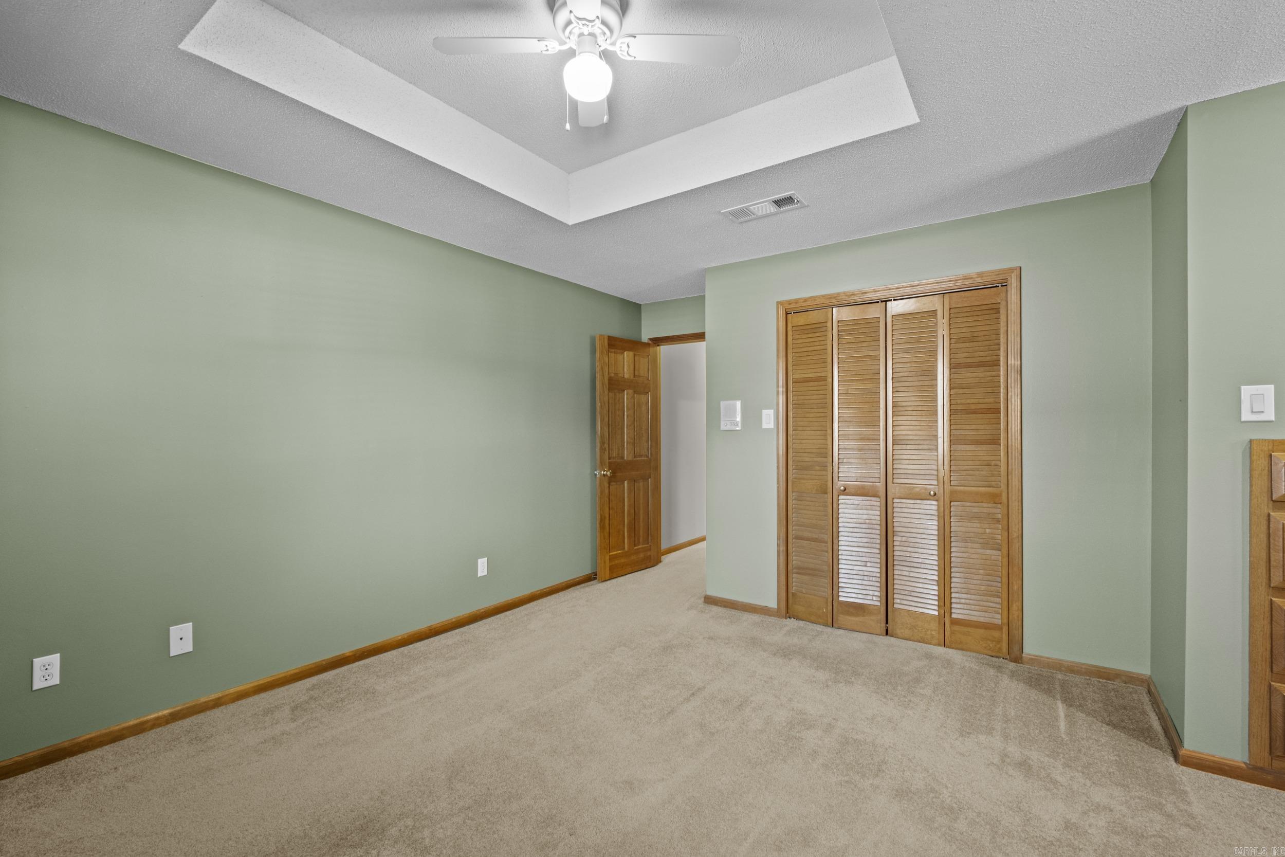 EAST MEADOW - Residential