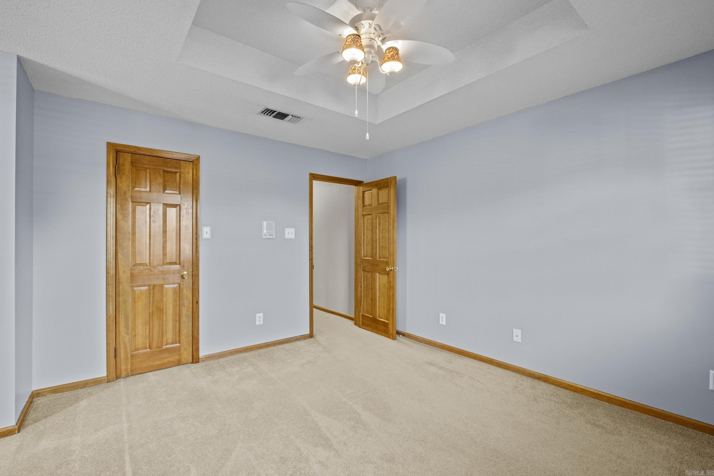EAST MEADOW - Residential