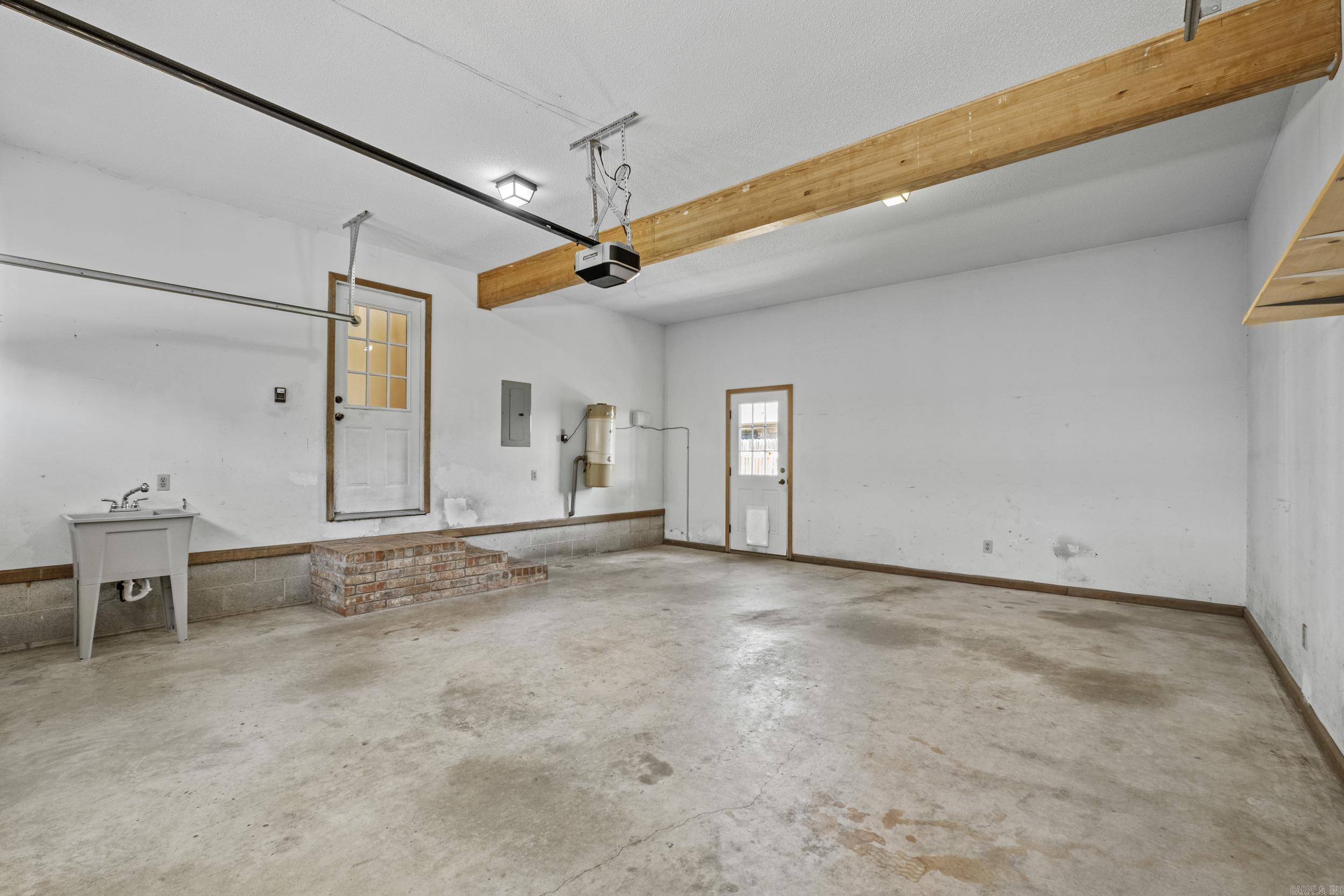 EAST MEADOW - Residential