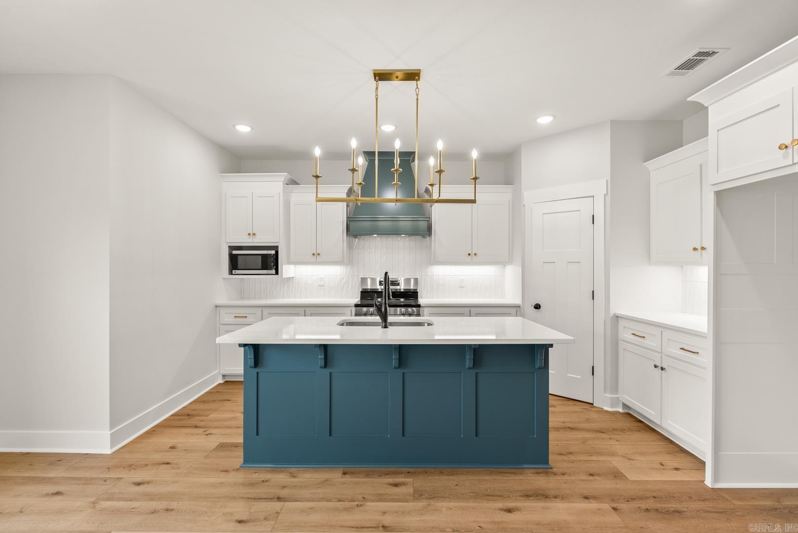 EAST MEADOW - Residential