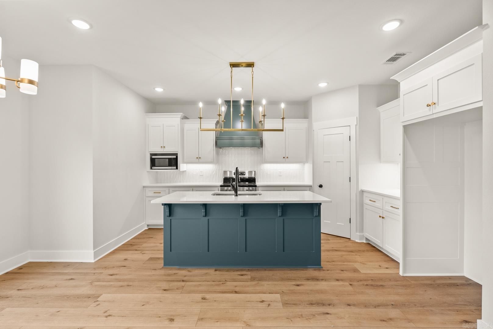 EAST MEADOW - Residential