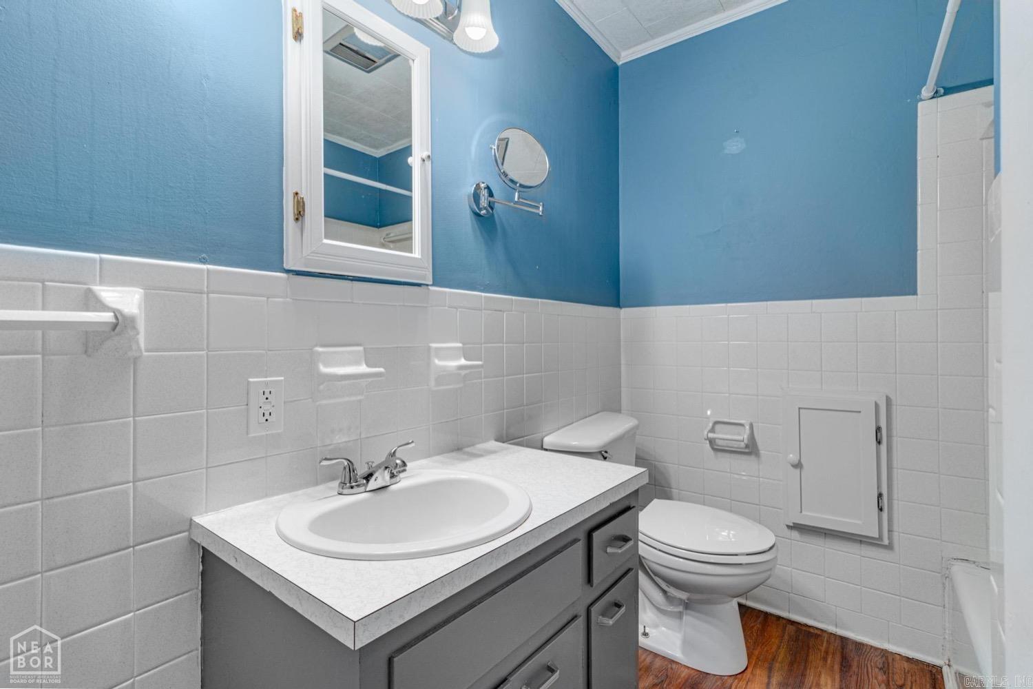 MCLAIN & HOLDEN - Residential