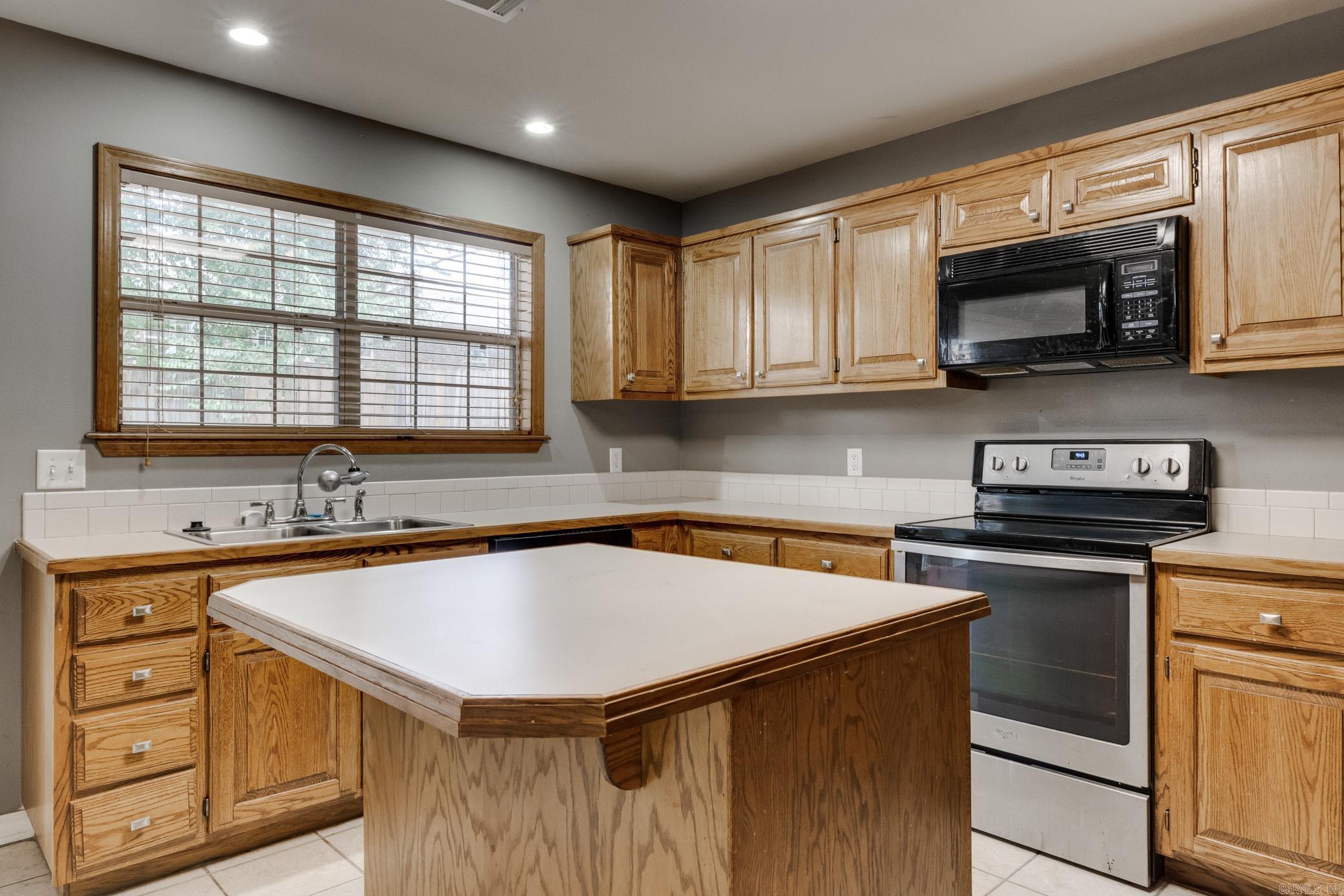 NORTH HILLS ESTATES - Residential