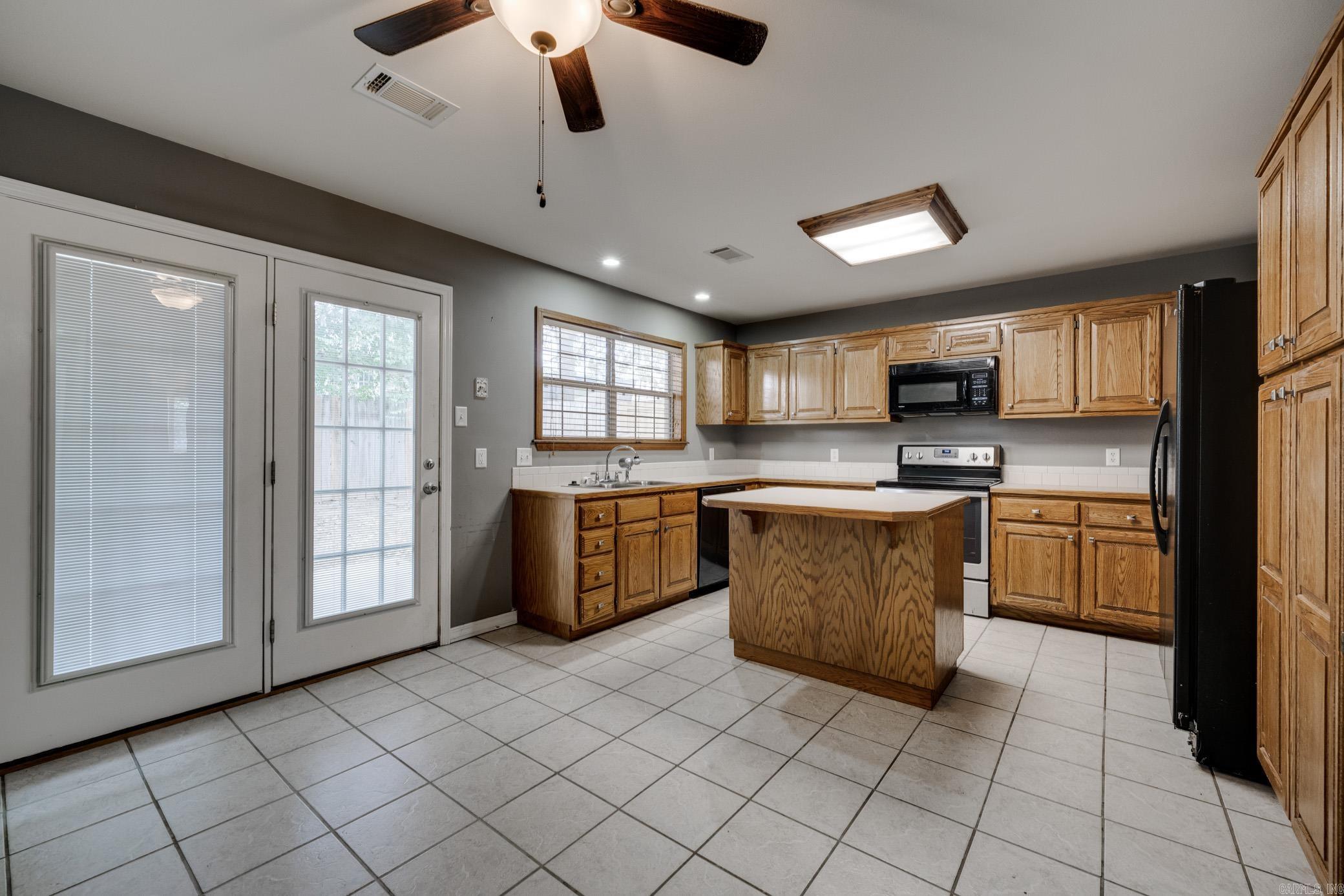 NORTH HILLS ESTATES - Residential