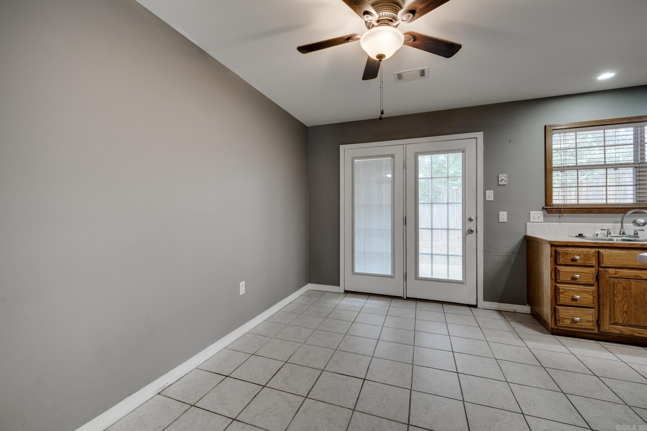 NORTH HILLS ESTATES - Residential