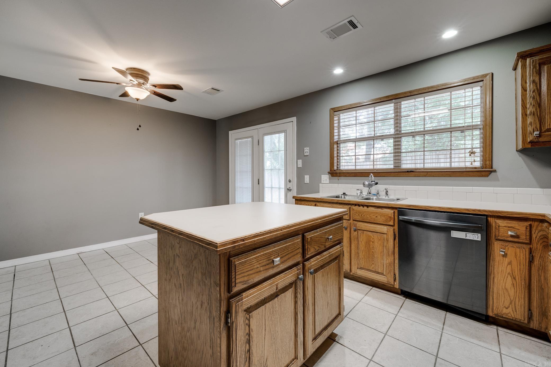 NORTH HILLS ESTATES - Residential