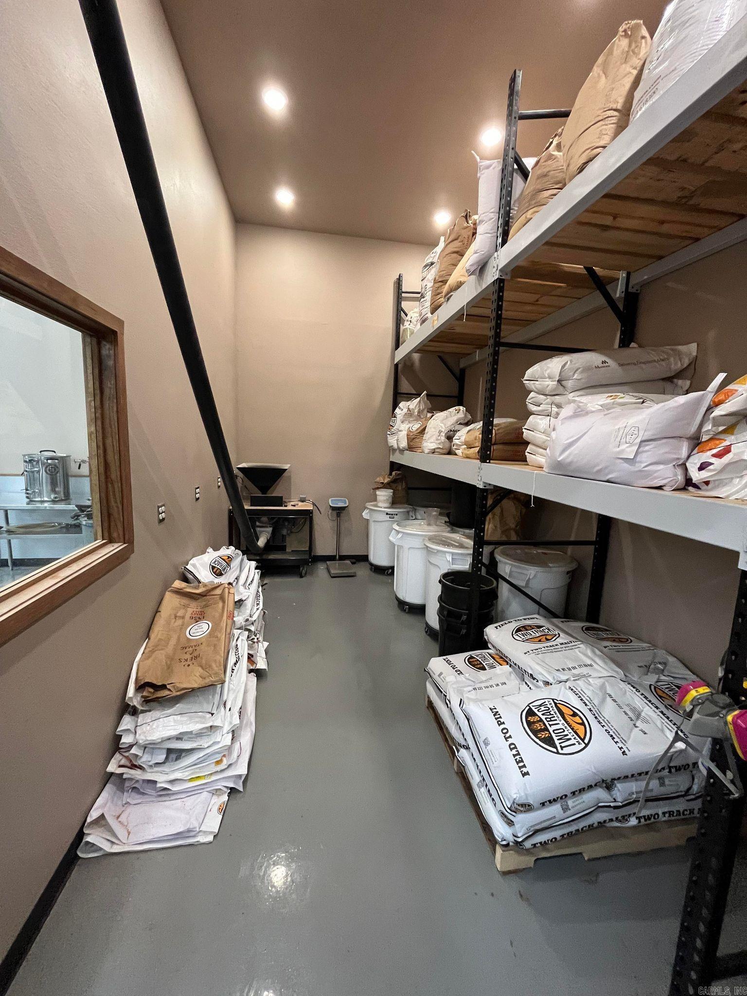 Mena - Commercial Sale