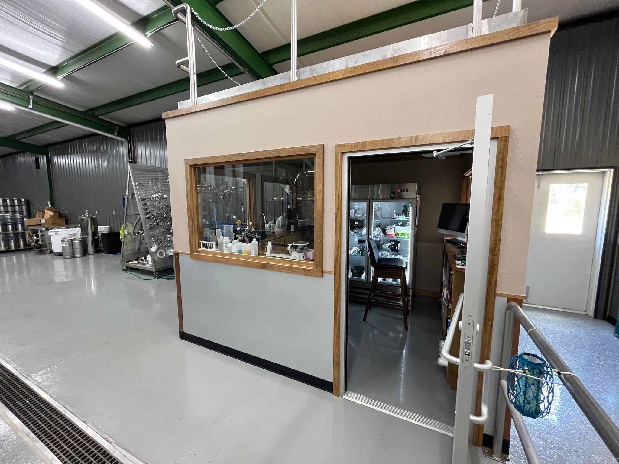 Mena - Commercial Sale