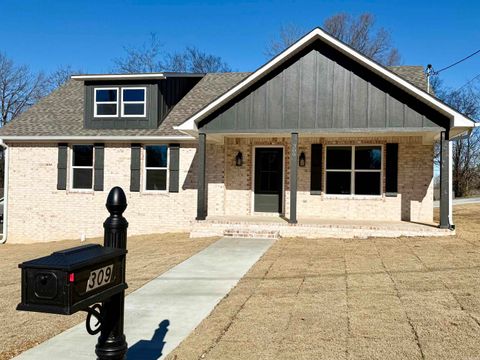 Photo of 309 W Light Street, Paragould, AR 72450 (MLS # 26001901)