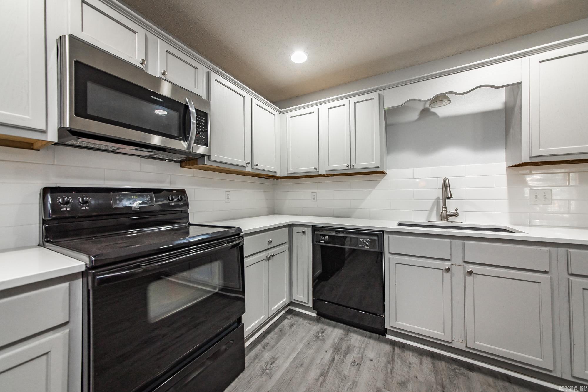 NORTHRIDGE - Residential