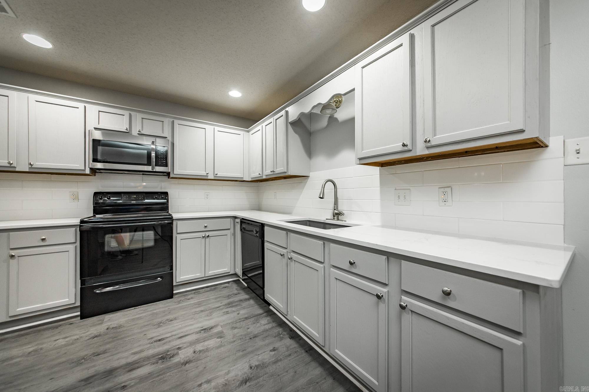 NORTHRIDGE - Residential