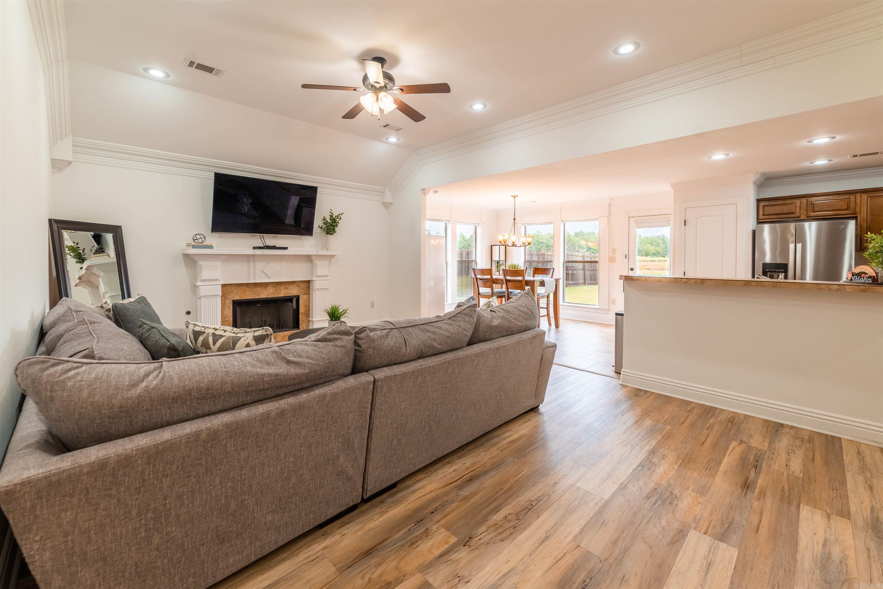 COUNTRY CLUB OF ARK THE - Residential