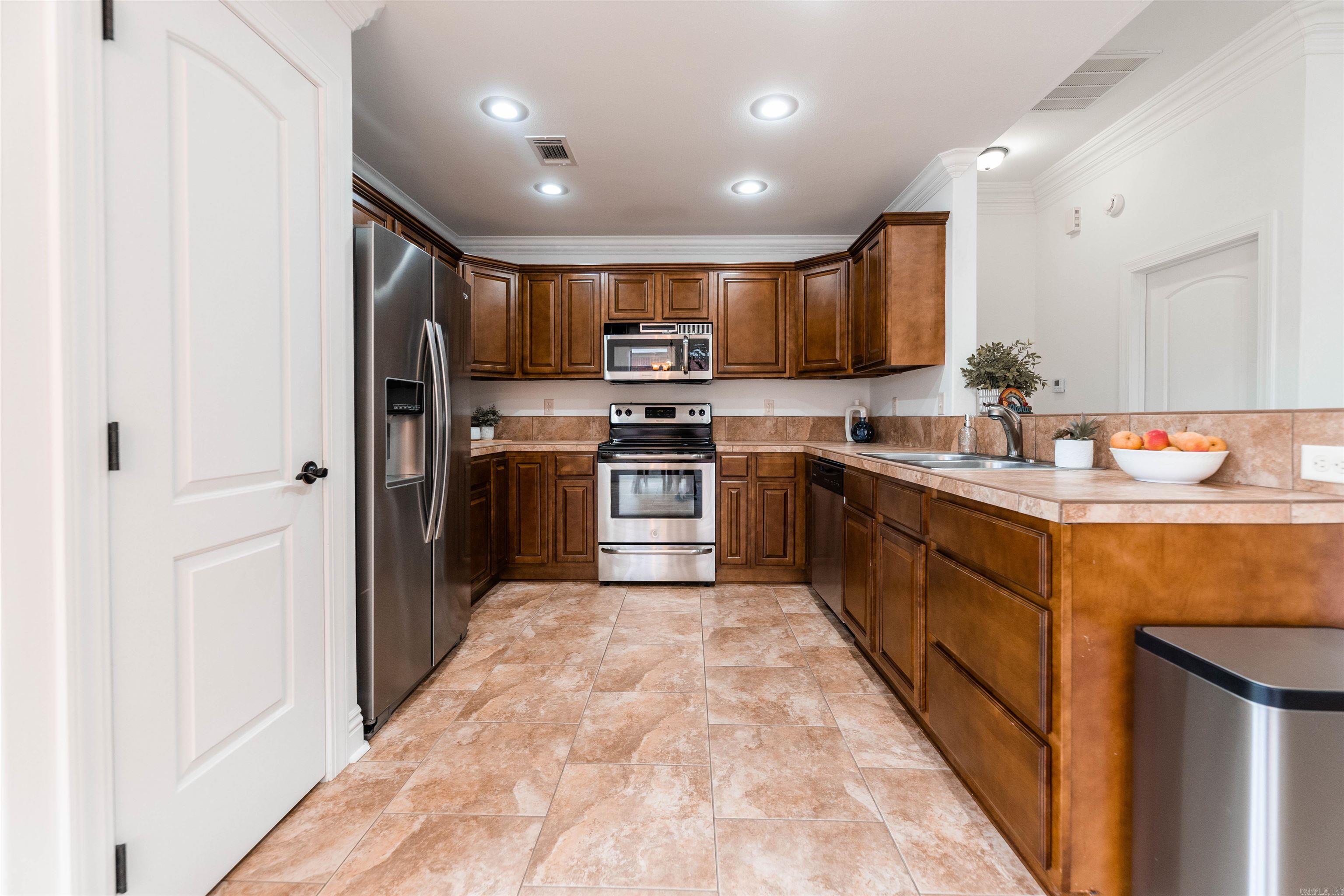 COUNTRY CLUB OF ARK THE - Residential