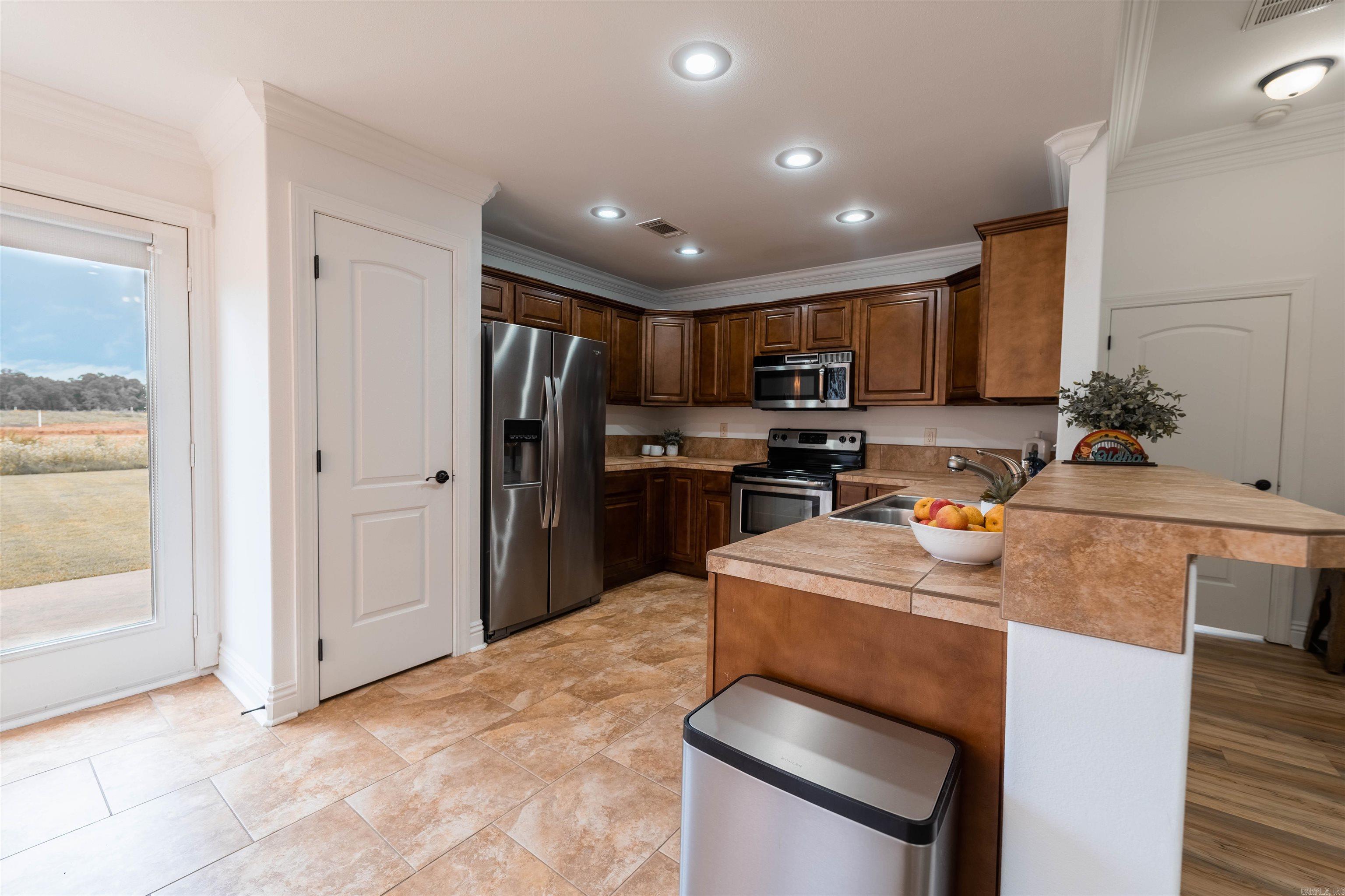 COUNTRY CLUB OF ARK THE - Residential