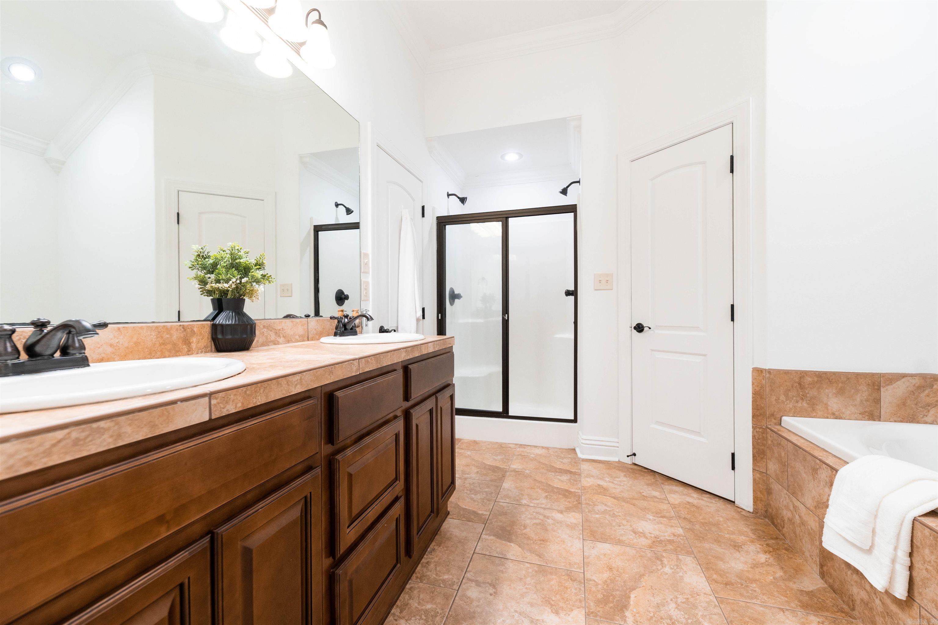 COUNTRY CLUB OF ARK THE - Residential