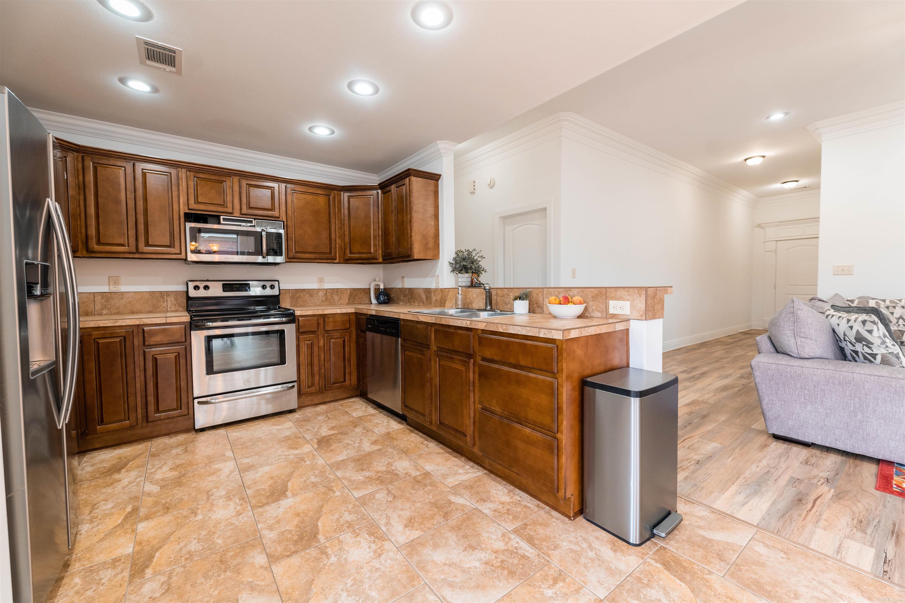 COUNTRY CLUB OF ARK THE - Residential