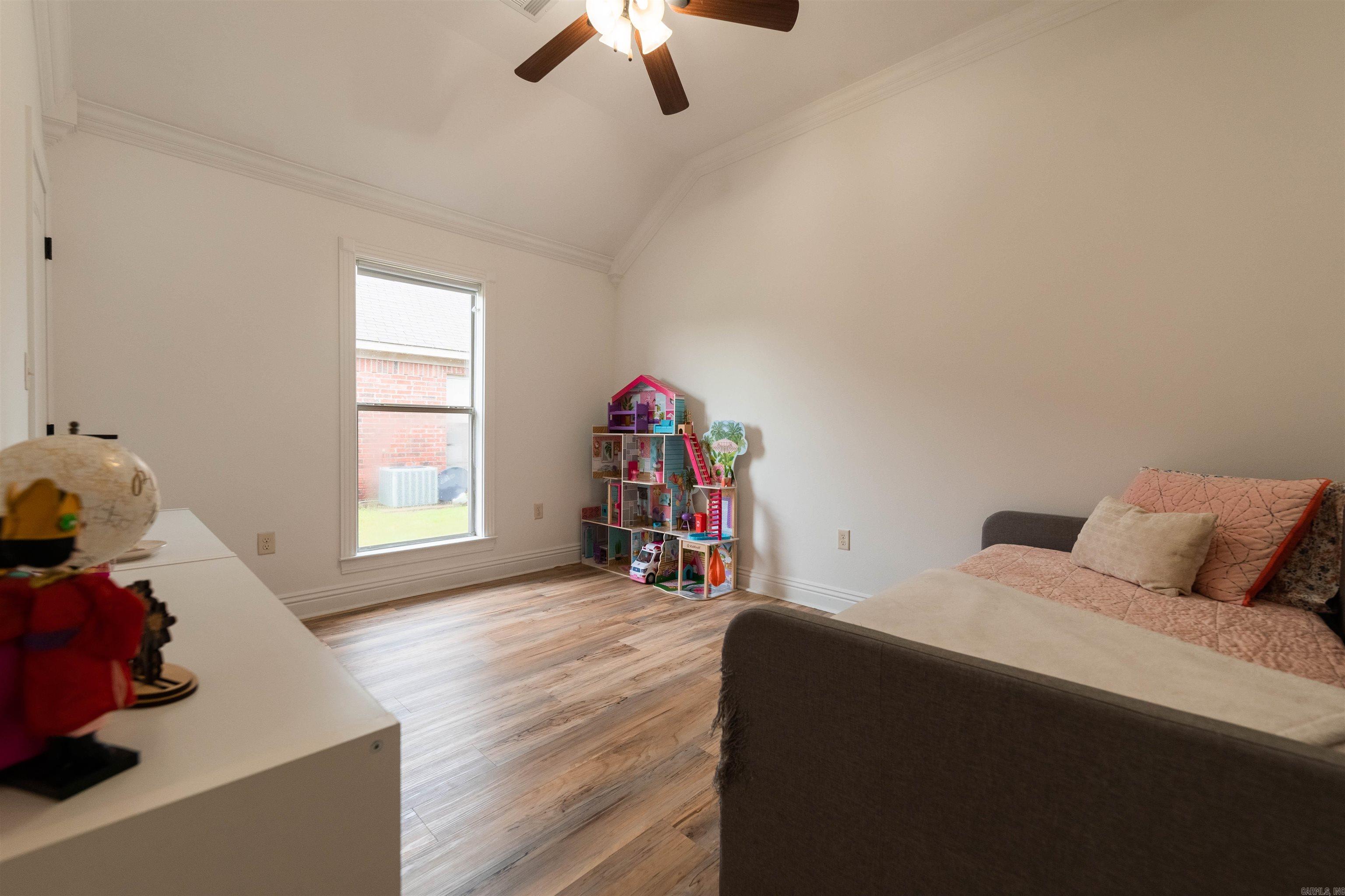 COUNTRY CLUB OF ARK THE - Residential