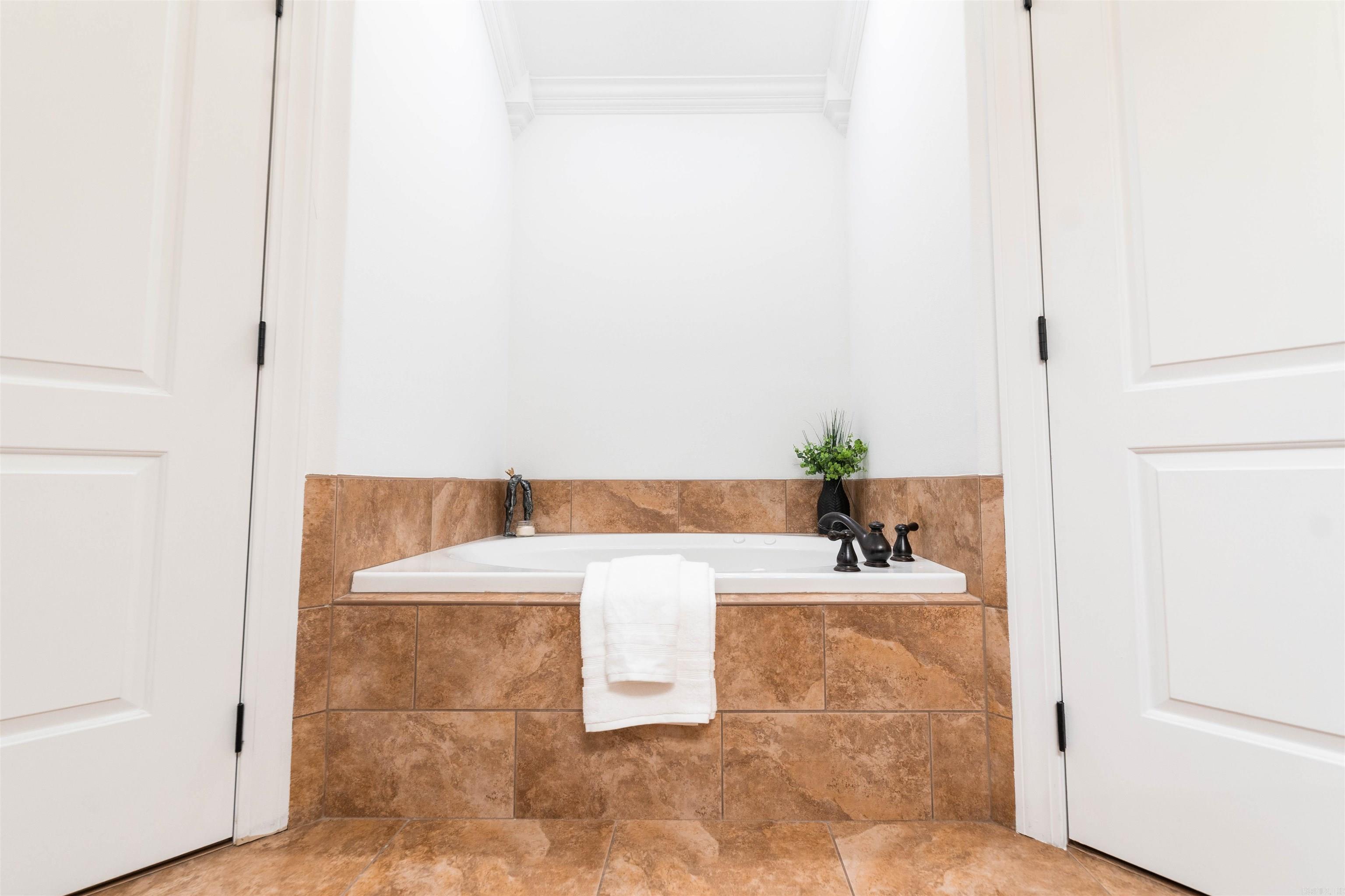 COUNTRY CLUB OF ARK THE - Residential