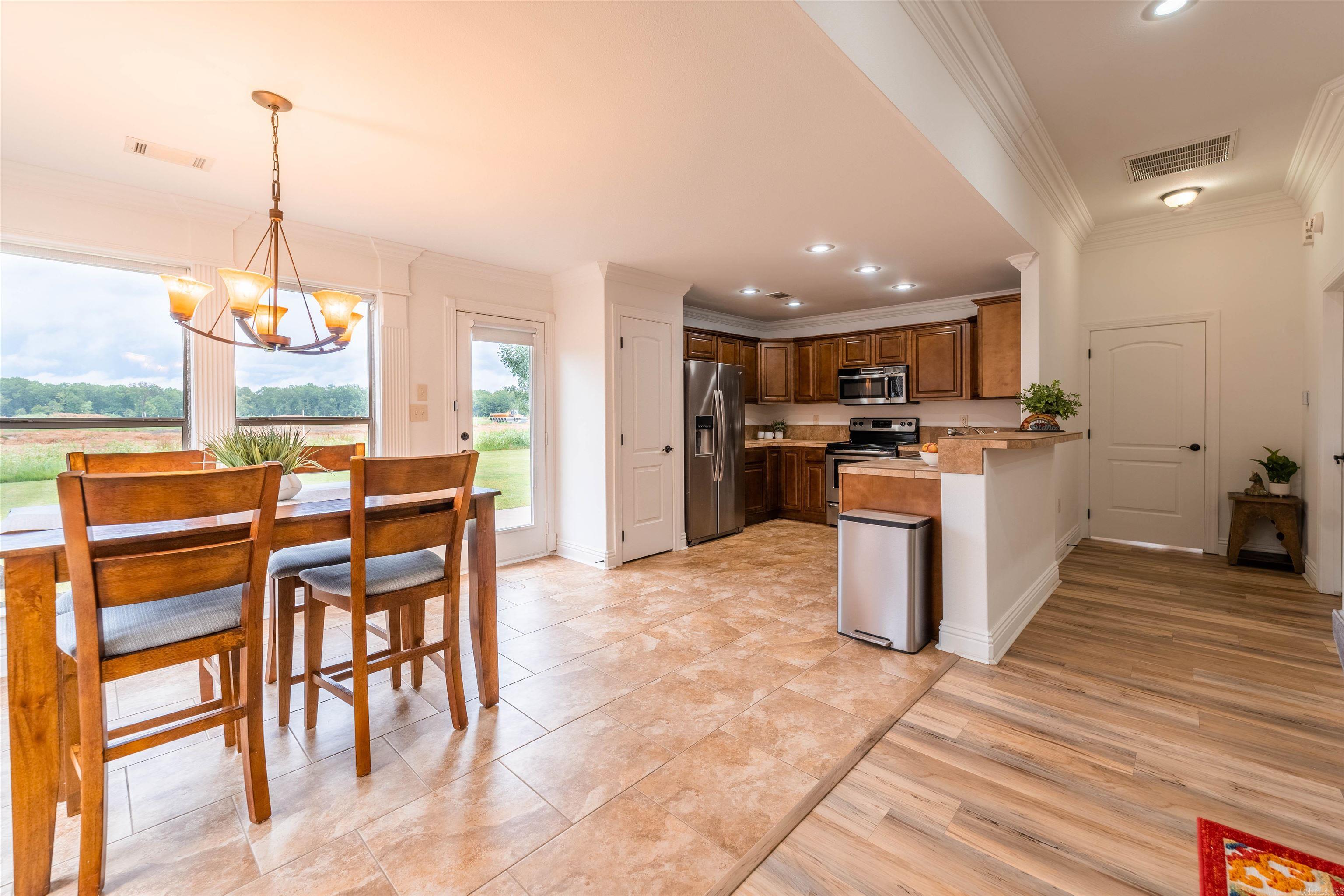 COUNTRY CLUB OF ARK THE - Residential