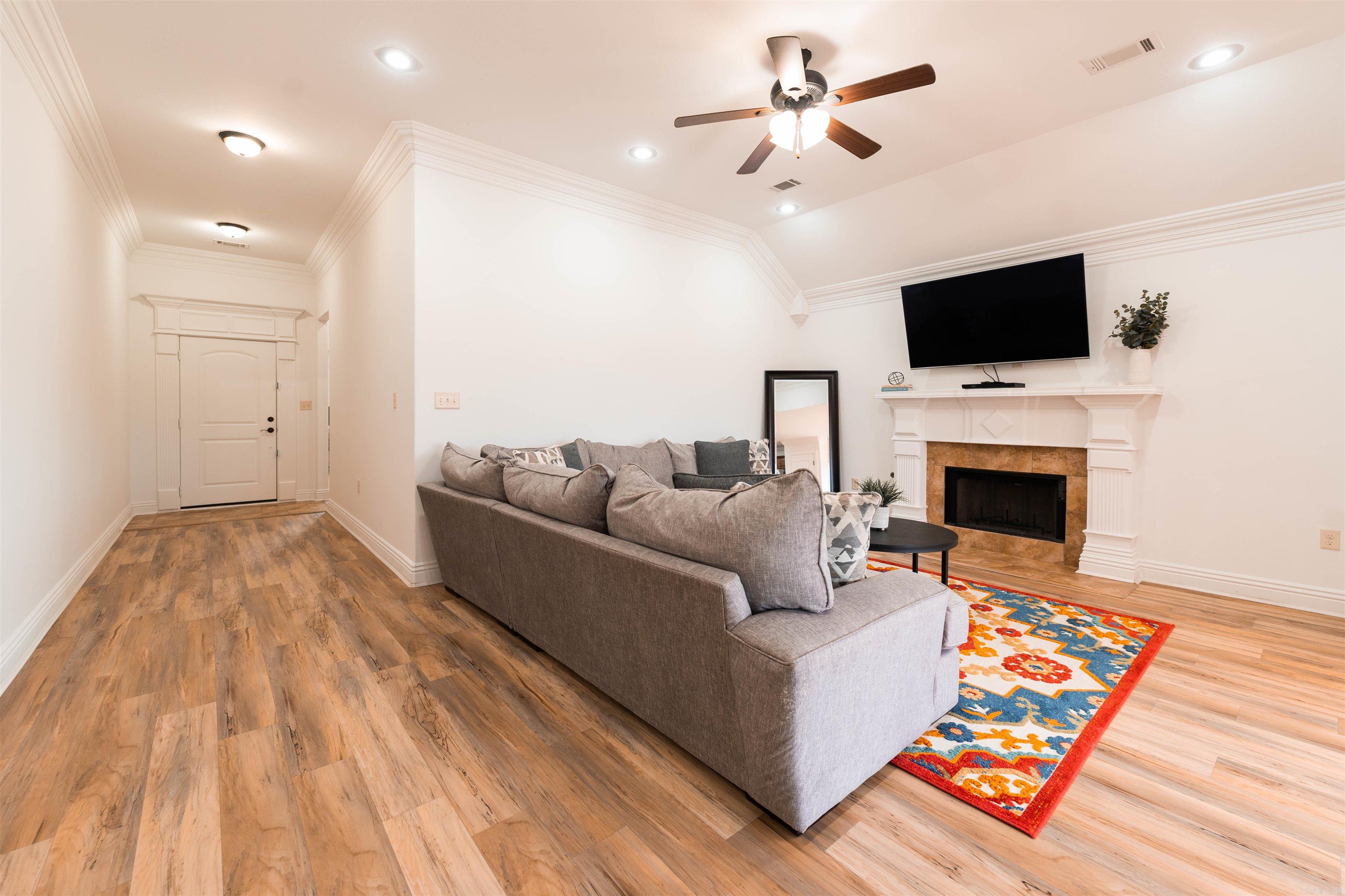 COUNTRY CLUB OF ARK THE - Residential