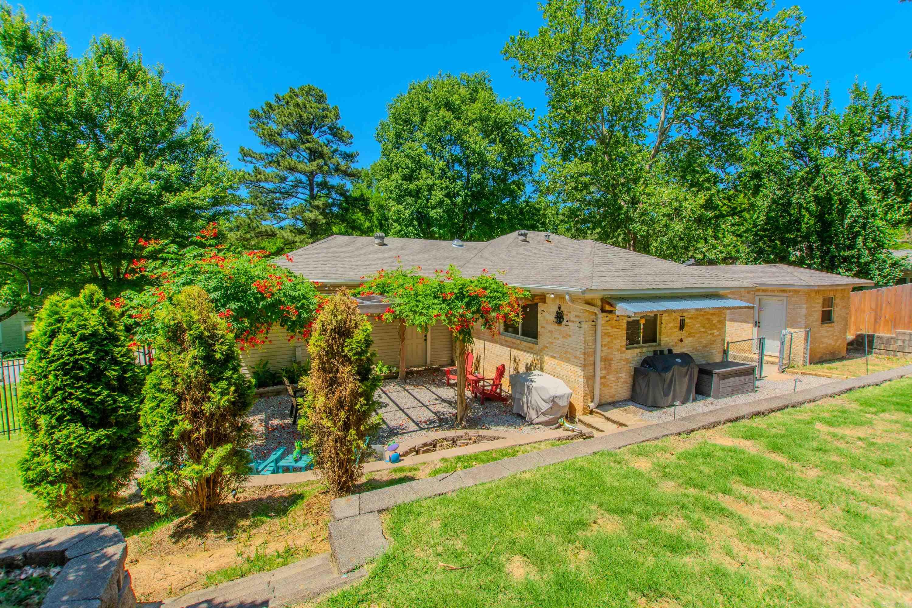 HILLSIDE - Residential