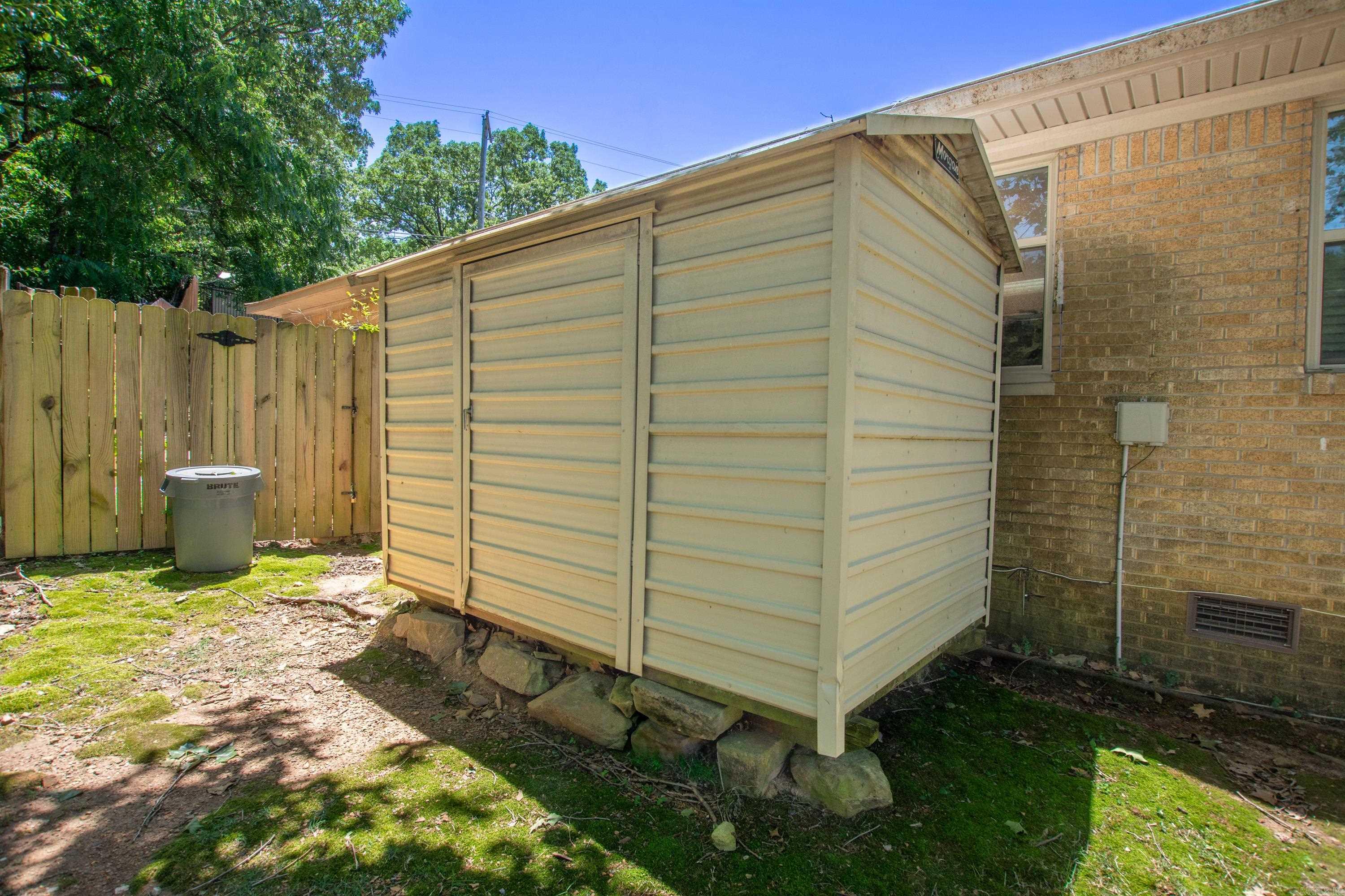 HILLSIDE - Residential