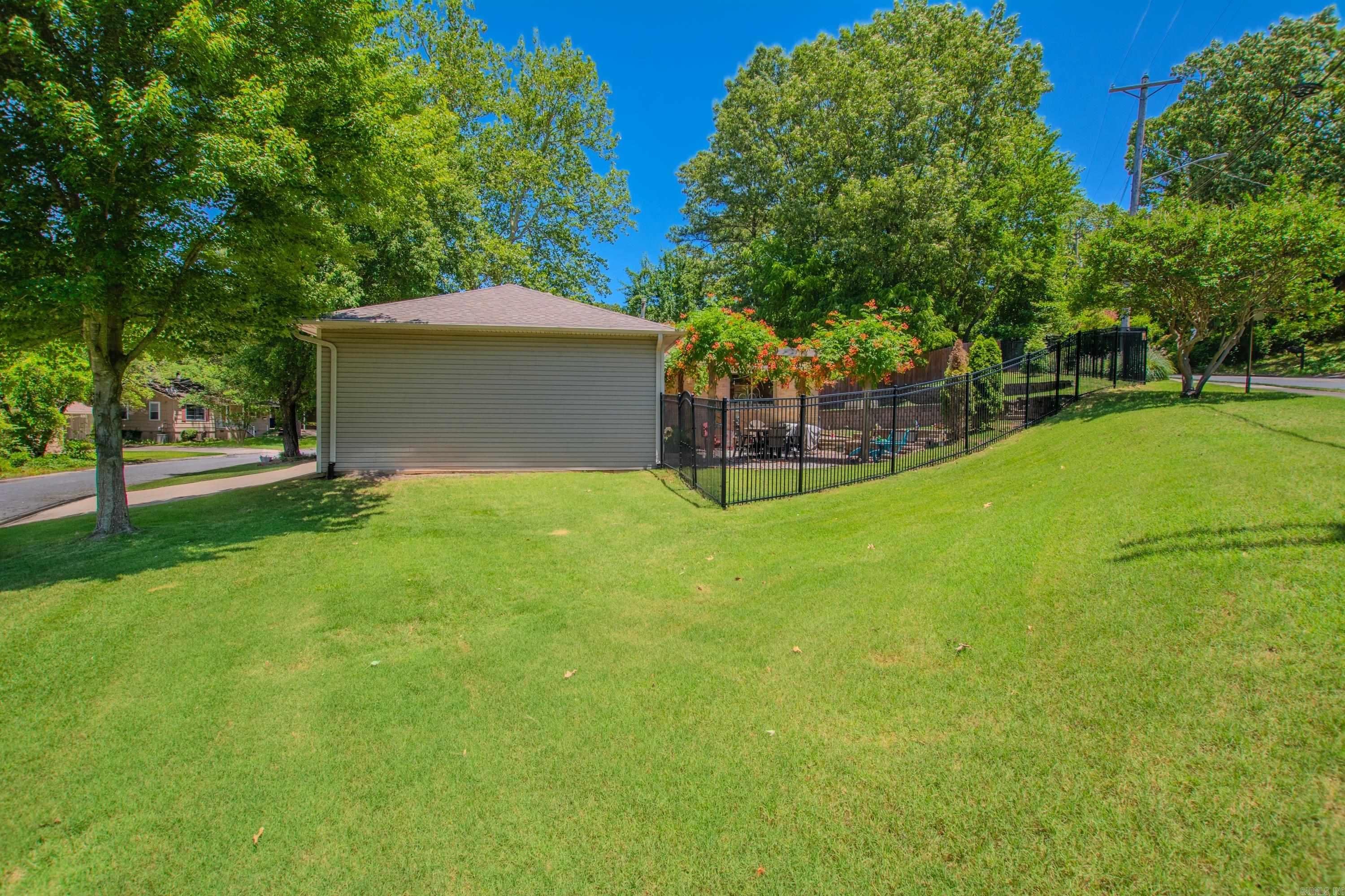 HILLSIDE - Residential