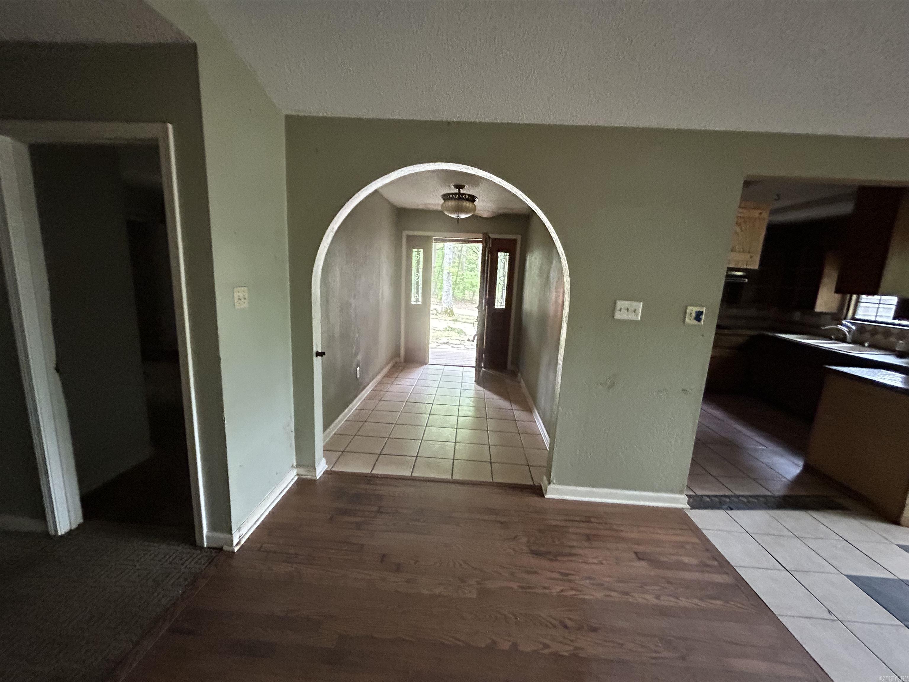 CRYSTAL LAKE - Residential