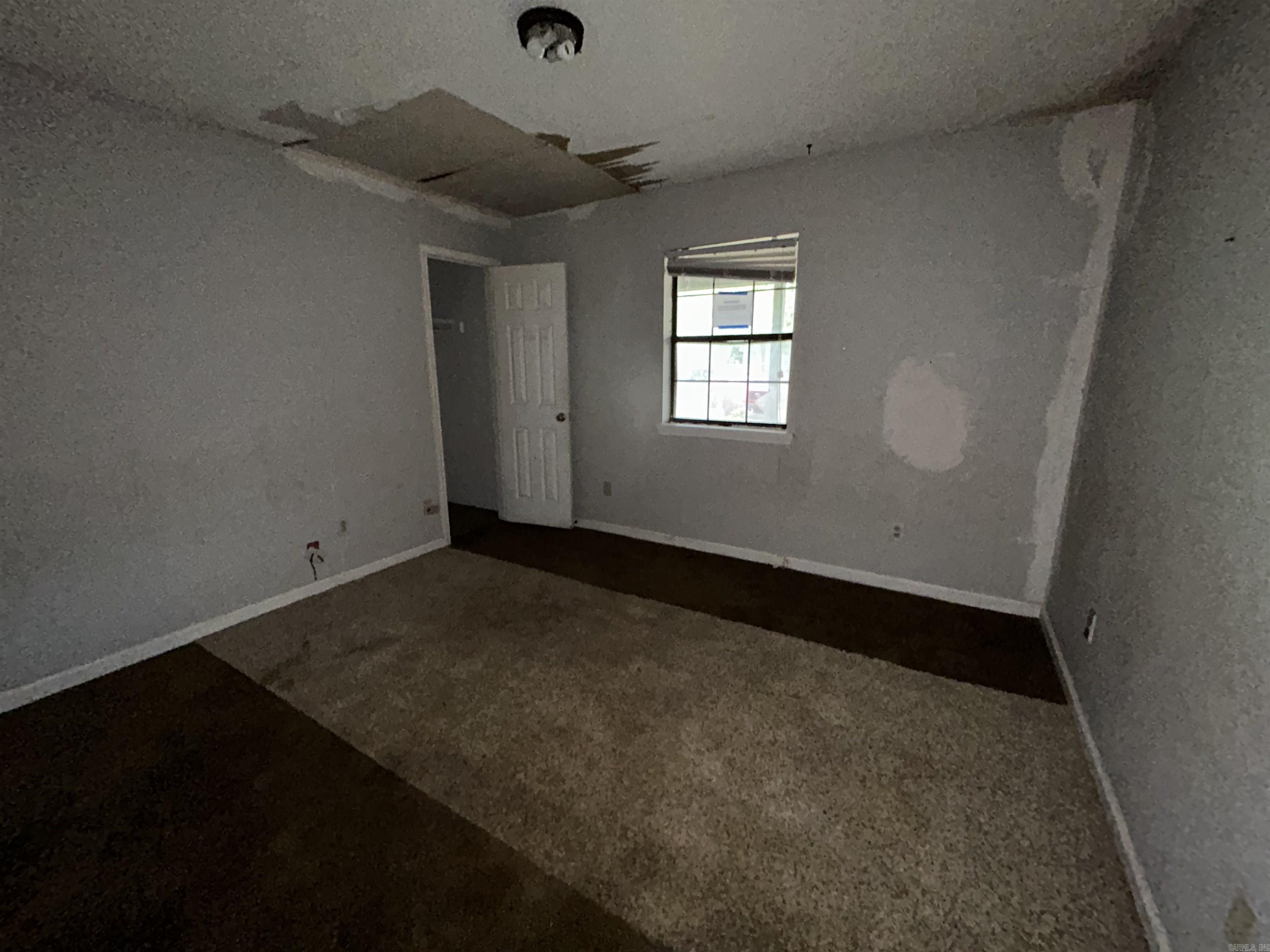 CRYSTAL LAKE - Residential