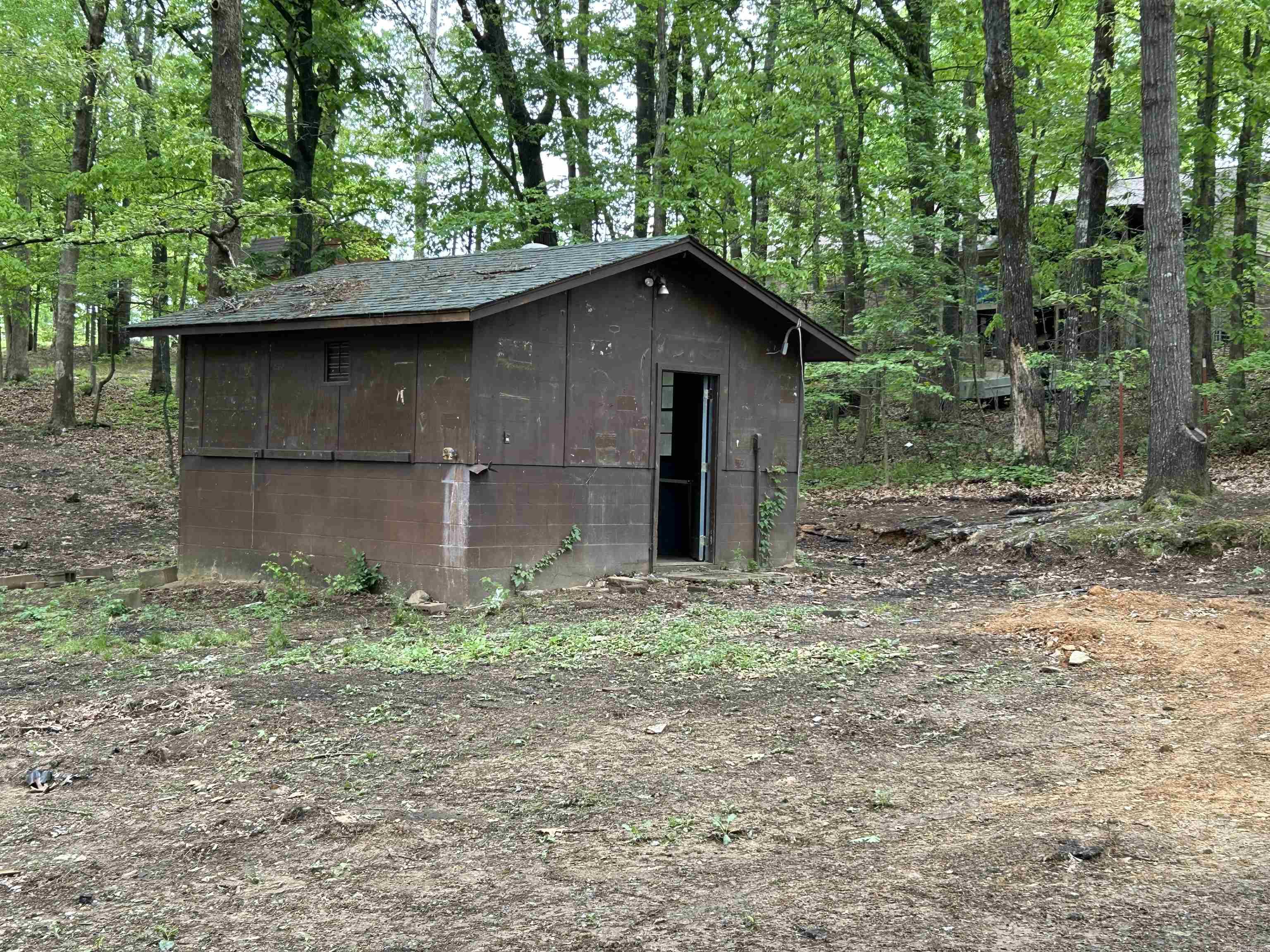 CRYSTAL LAKE - Residential