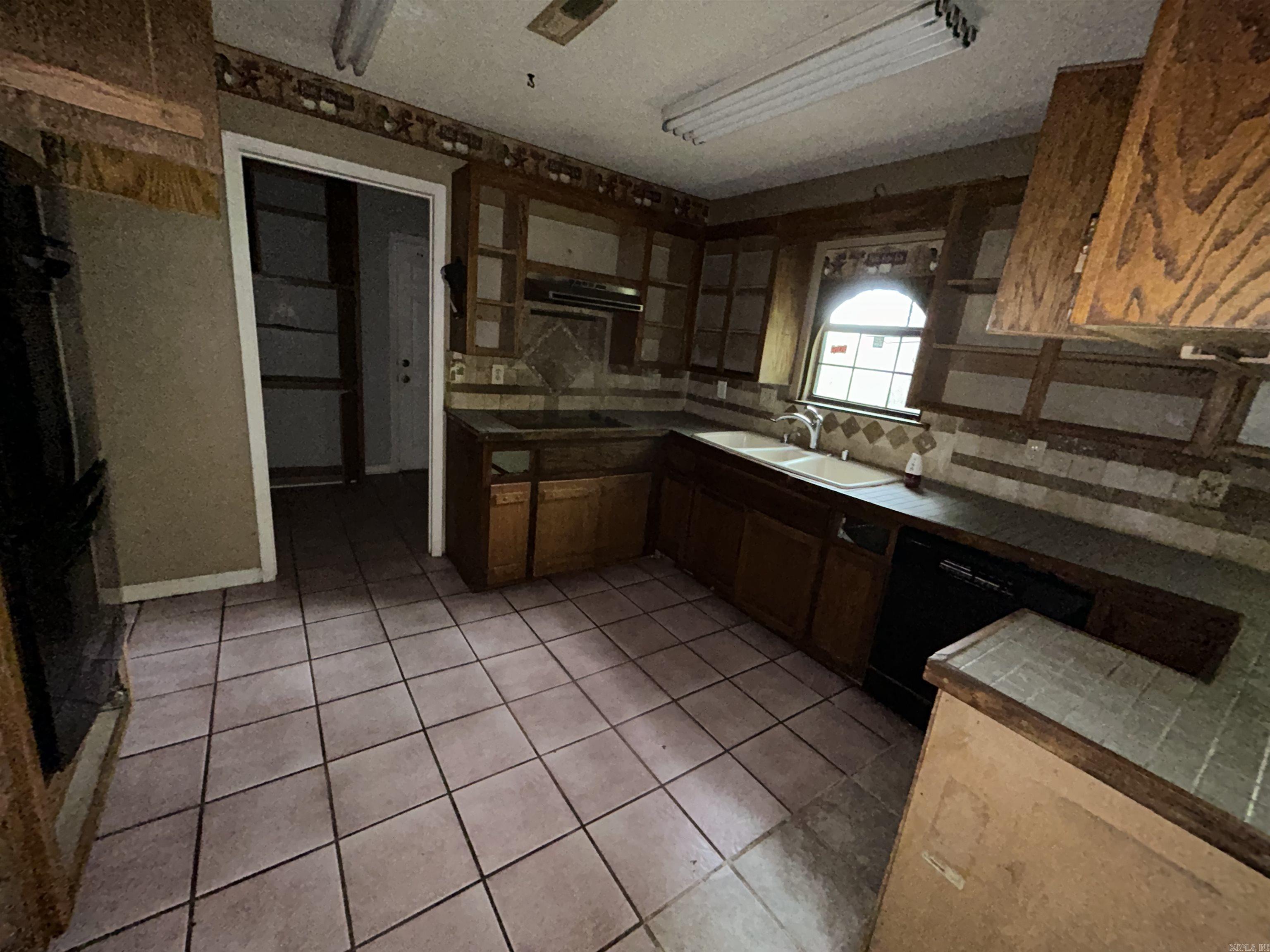 CRYSTAL LAKE - Residential