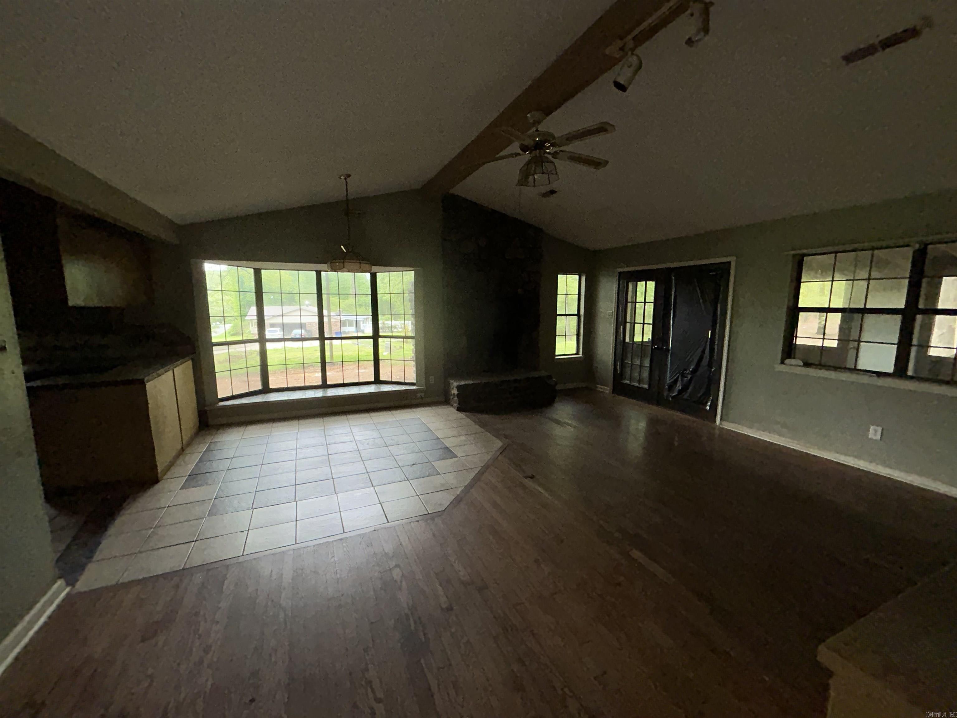 CRYSTAL LAKE - Residential