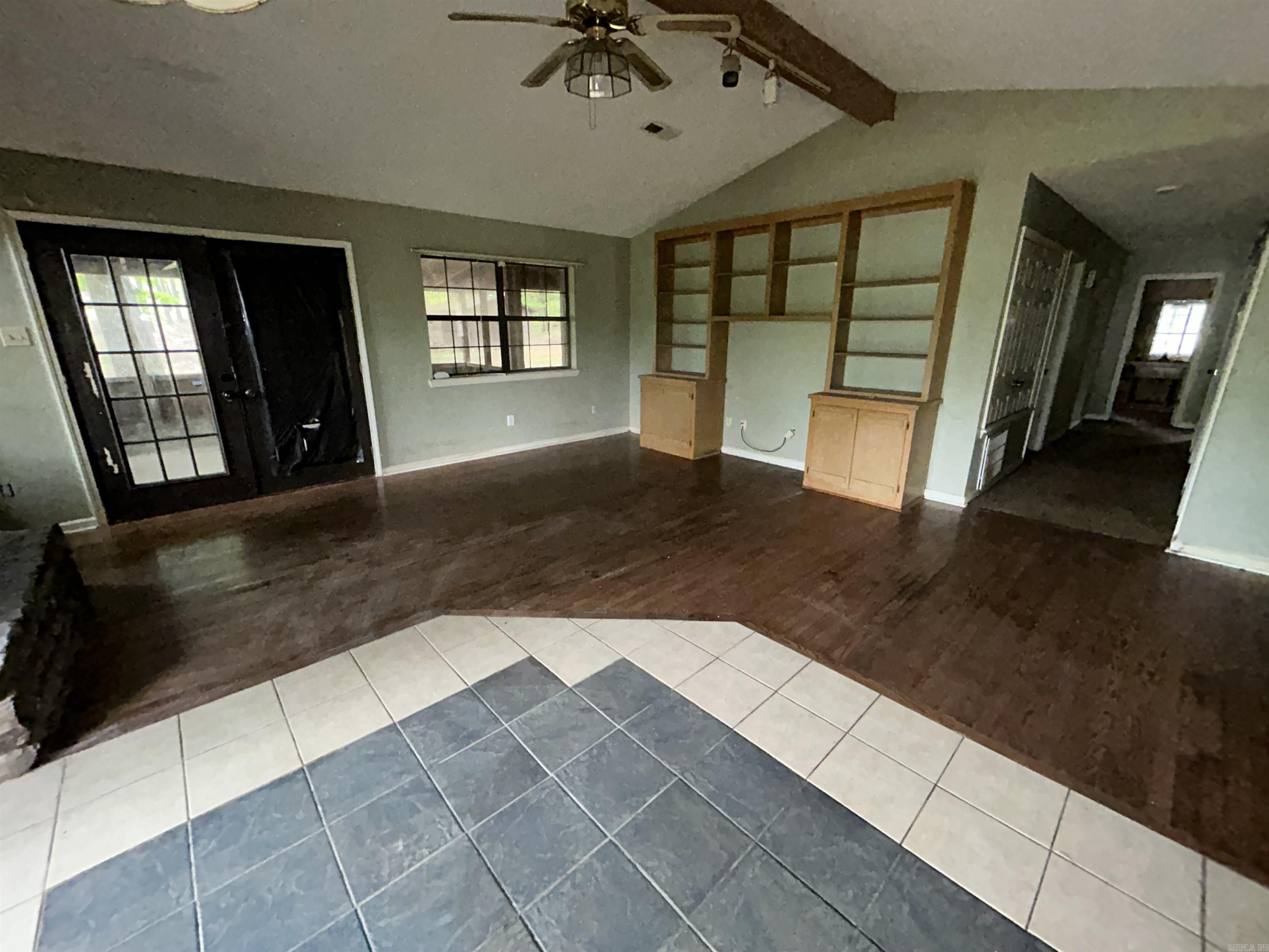 CRYSTAL LAKE - Residential